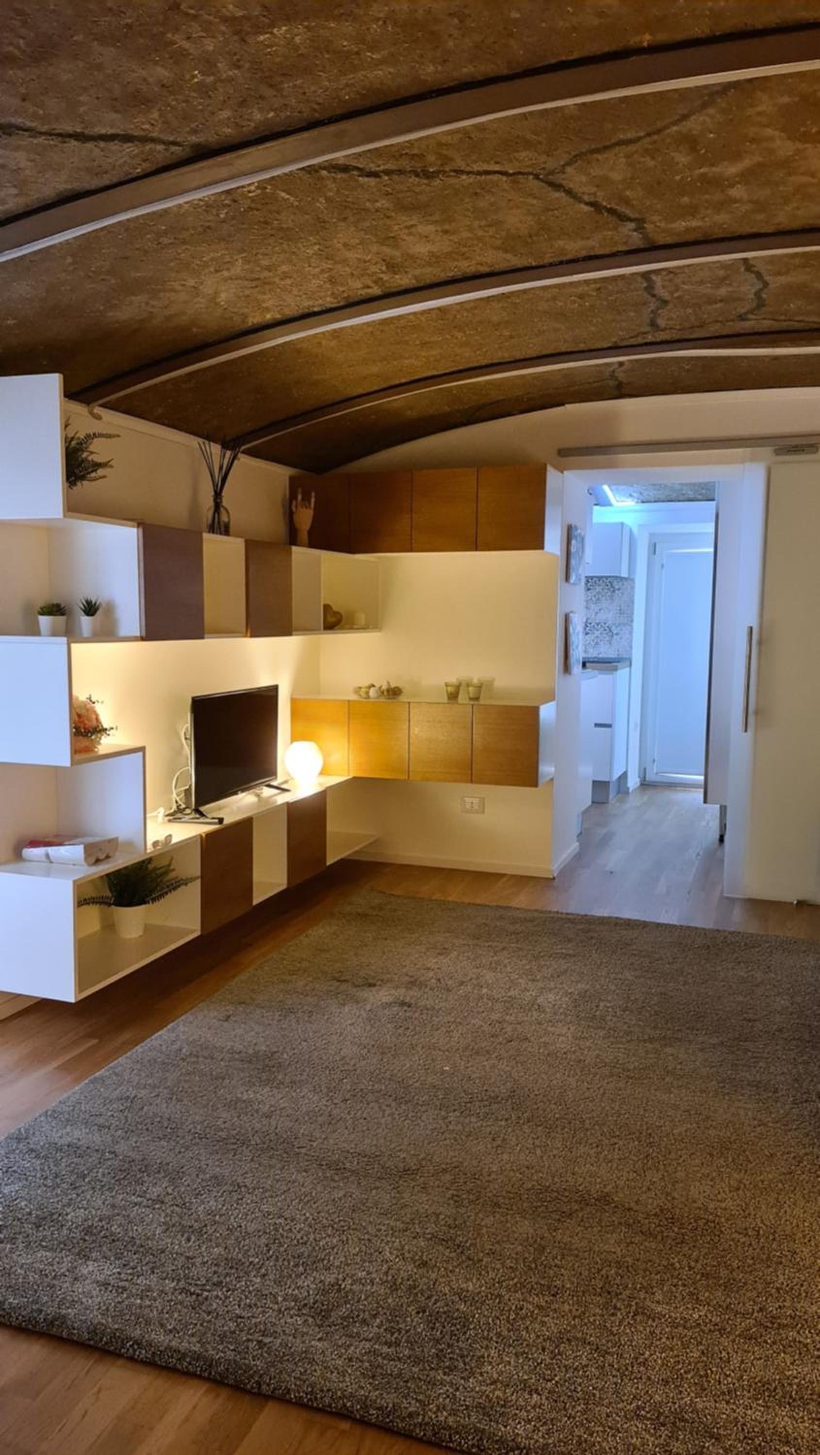 One-Bedroom Apartment - Photo 11