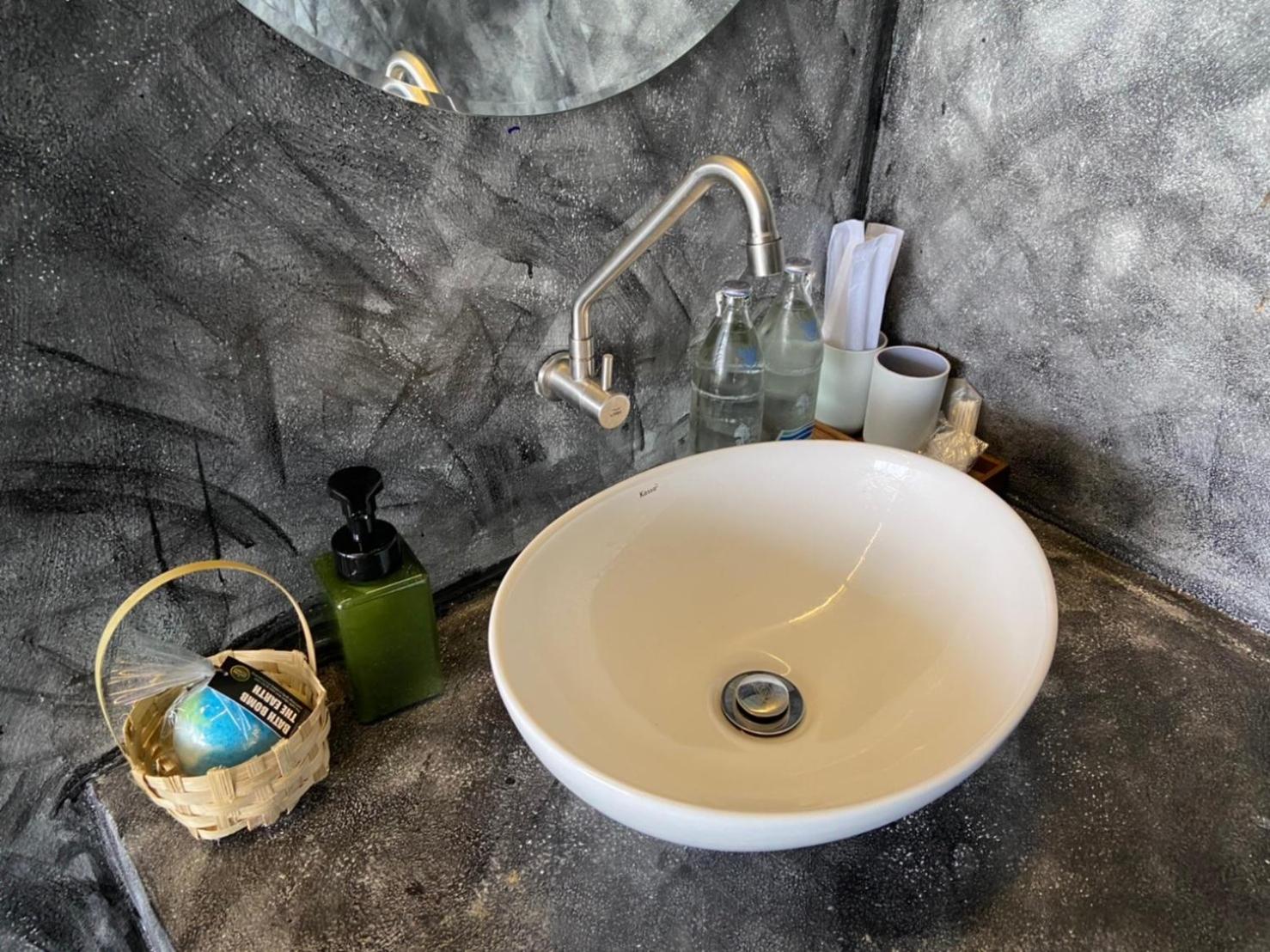 Suite with bath tub - Photo 7