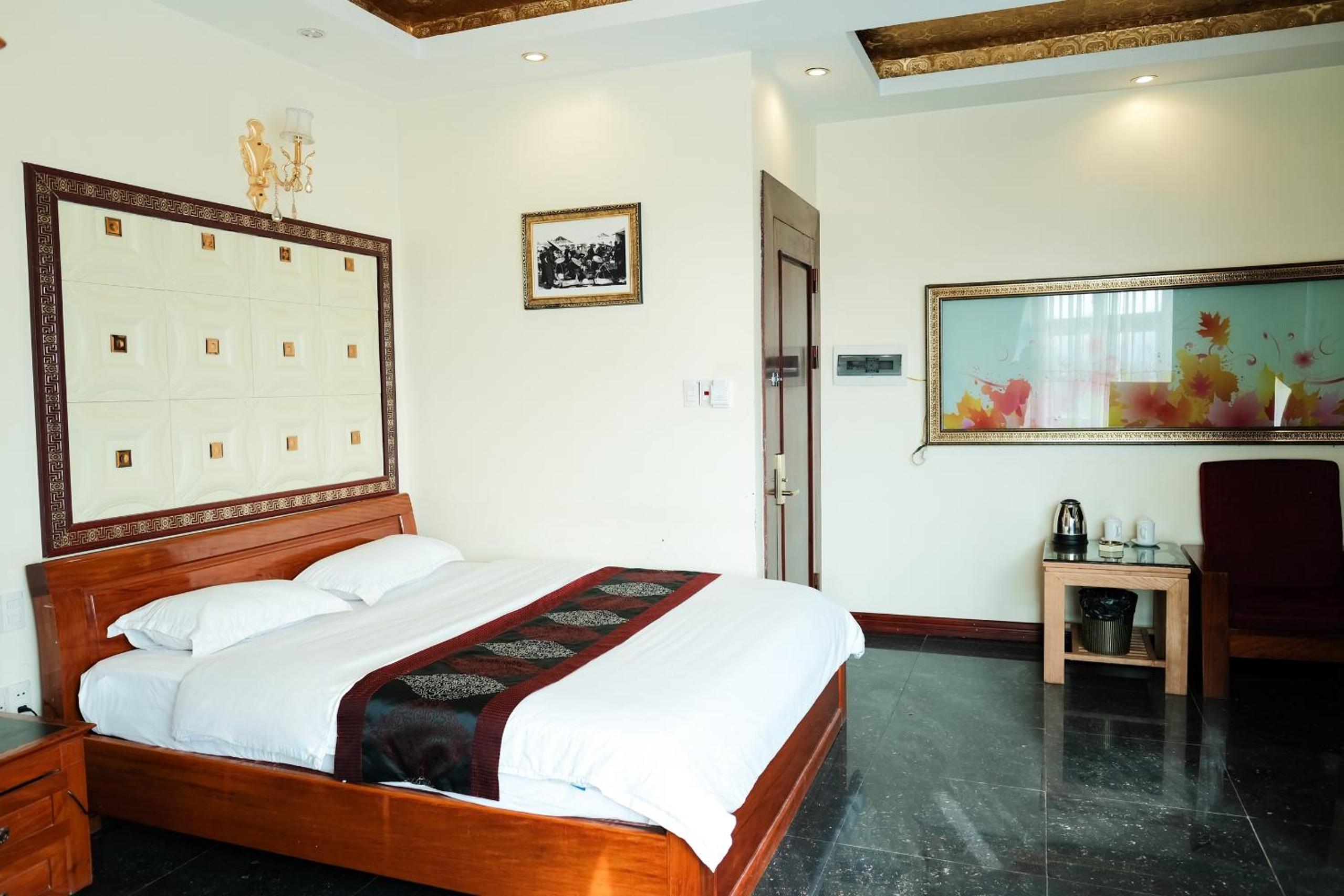 Deluxe King Room photo 3