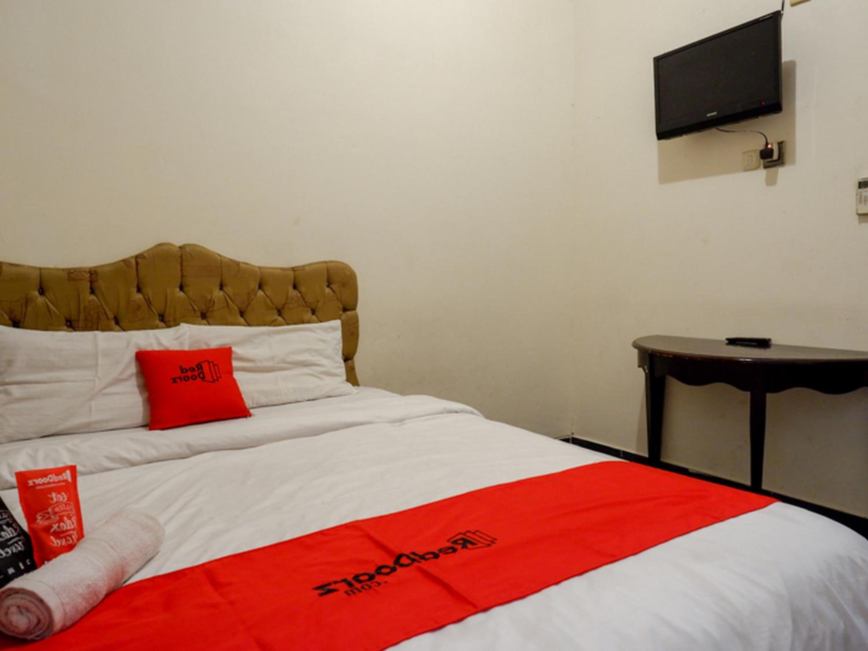 Deluxe Room - Photo 5