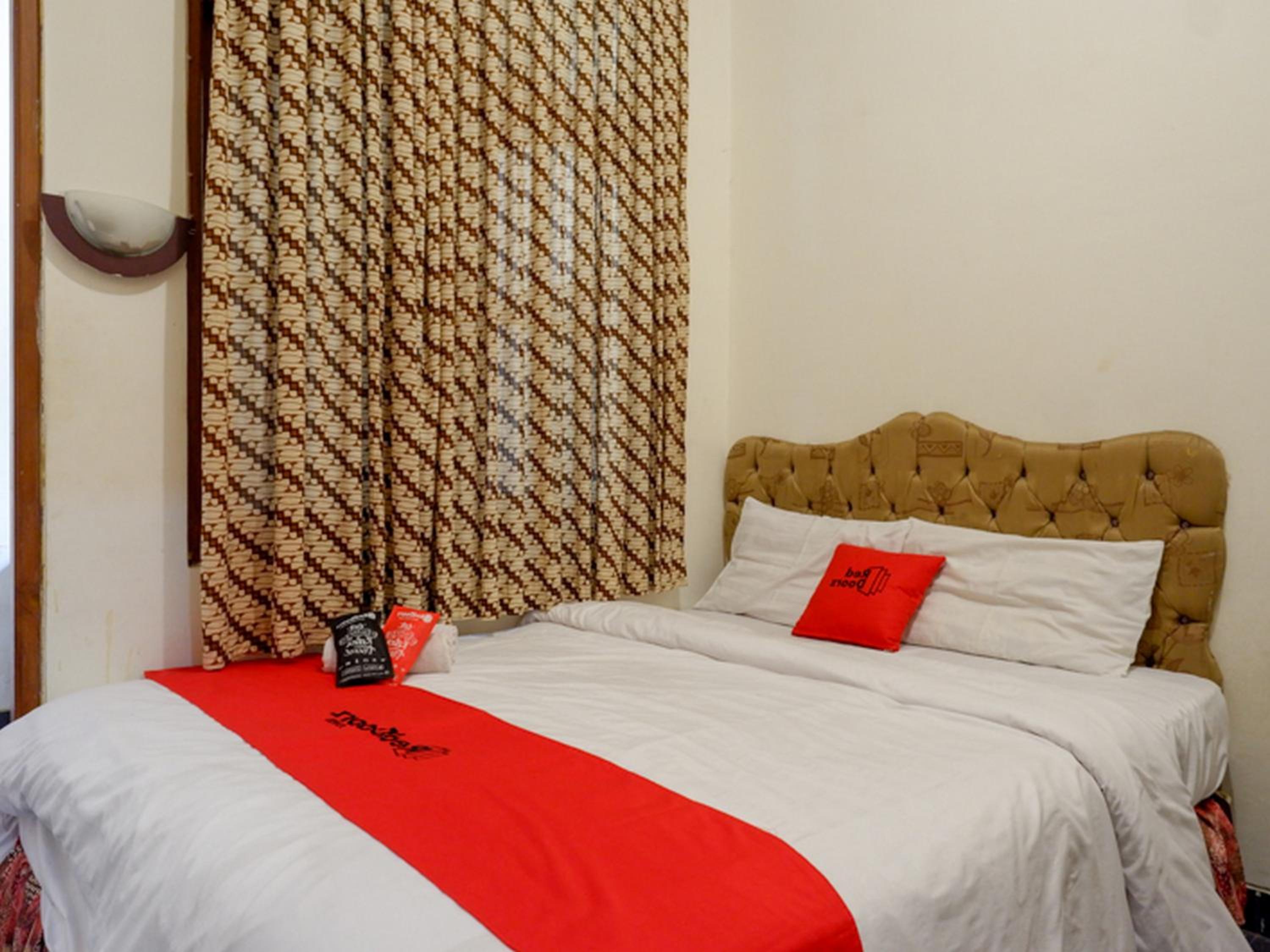 Deluxe Room - Photo 6