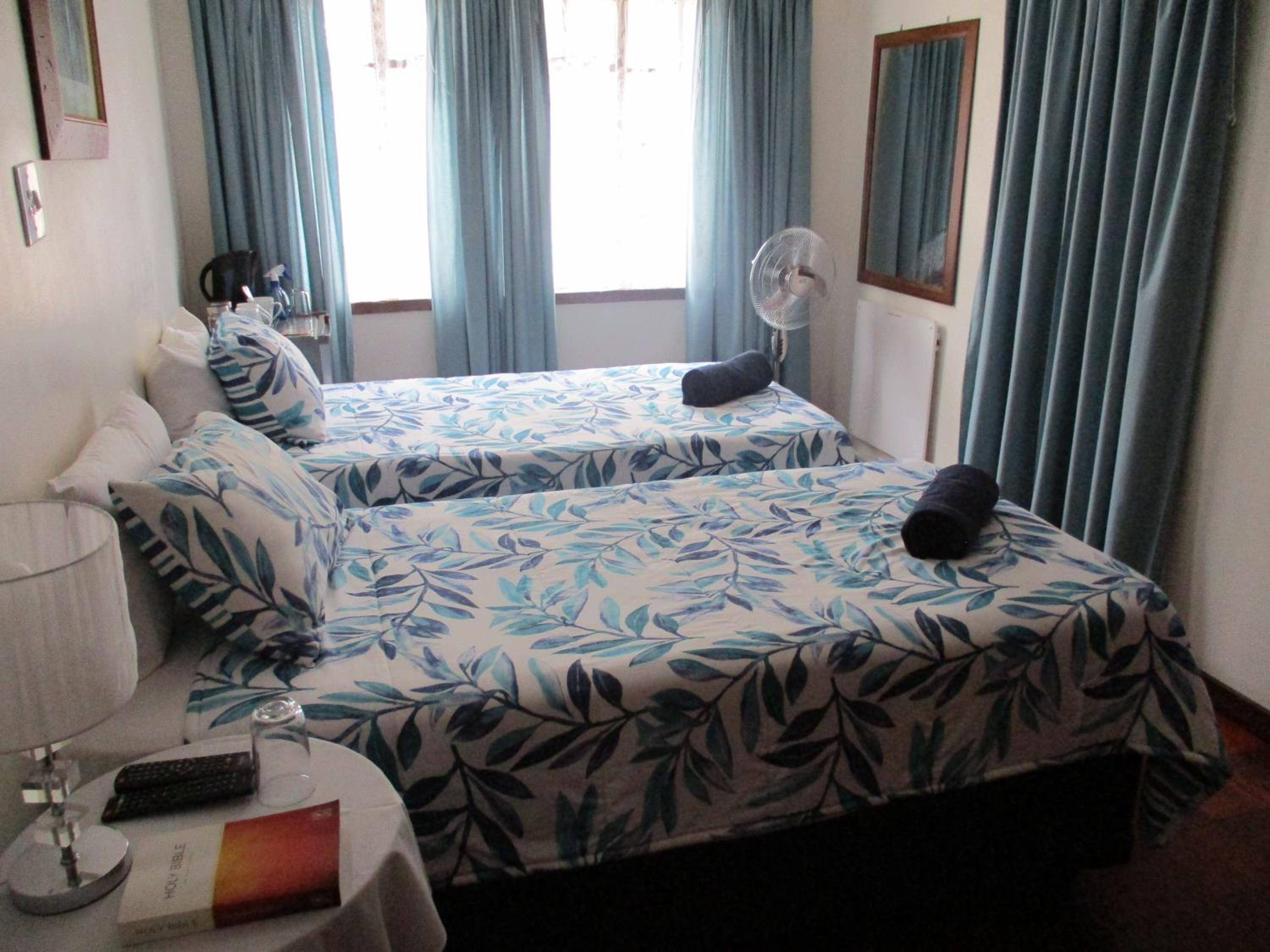 Double or Twin Room with Private Bathroom photo 2