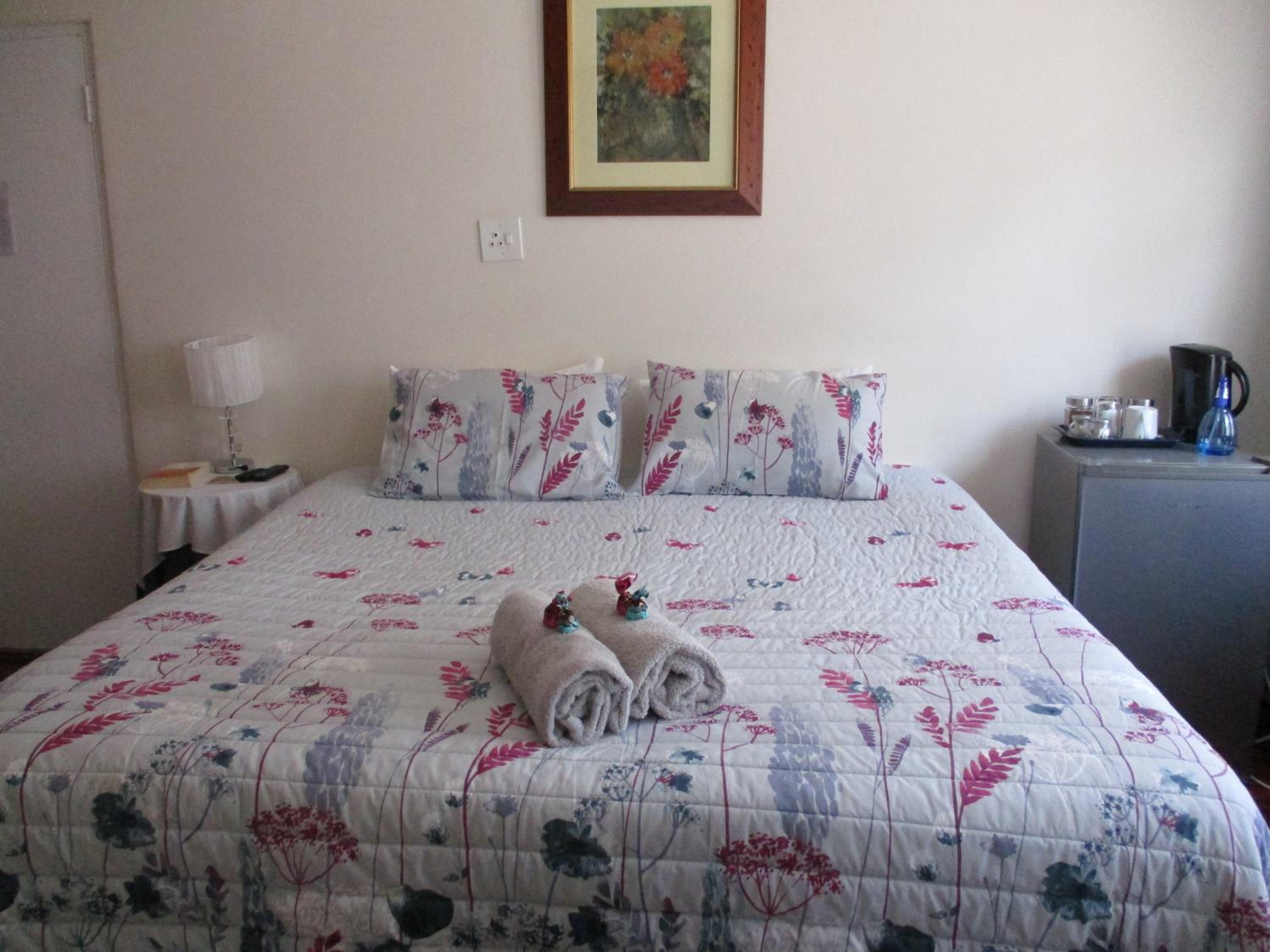 Queen Room photo 2