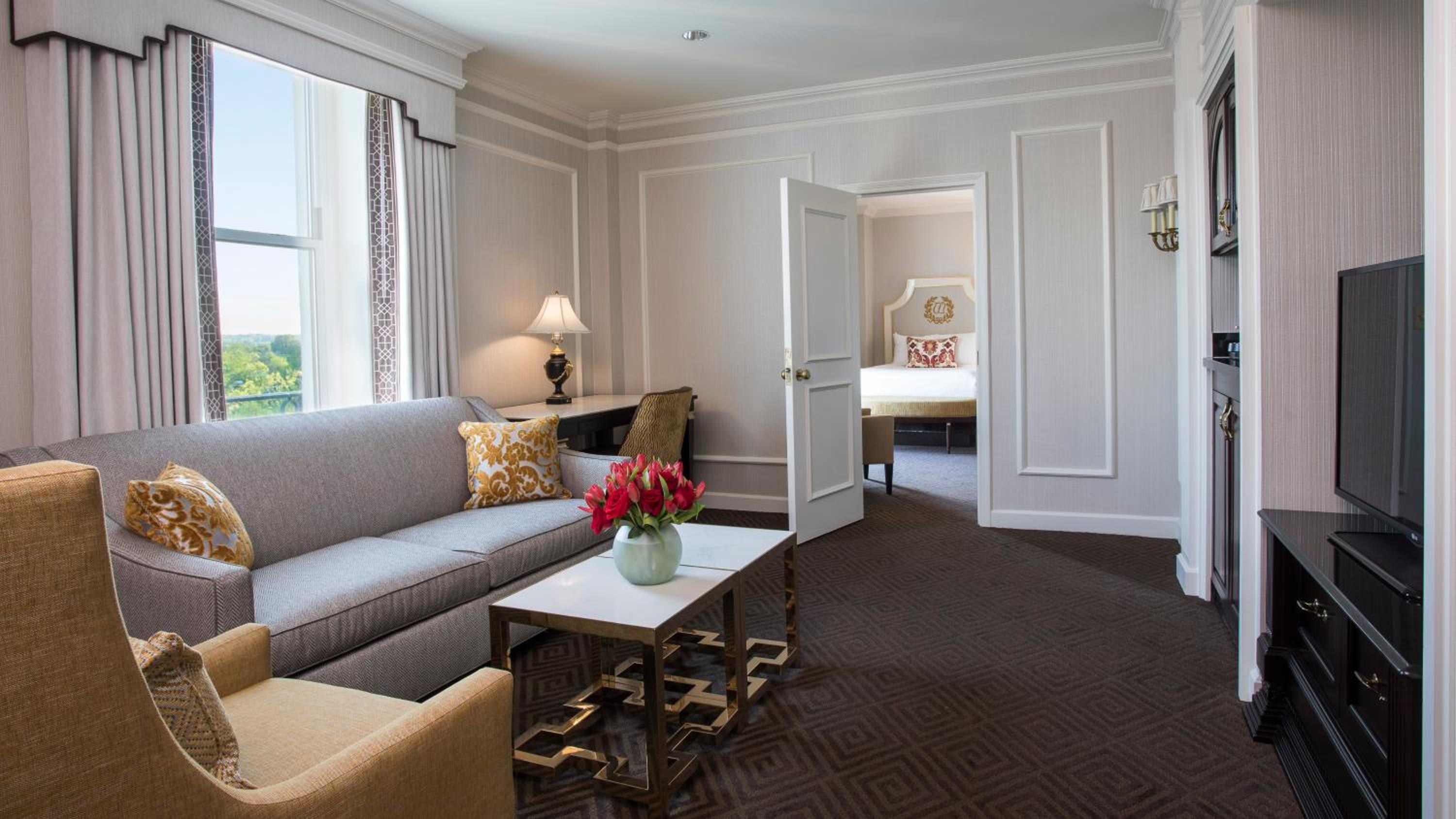 One-Bedroom King Suite with Willard View