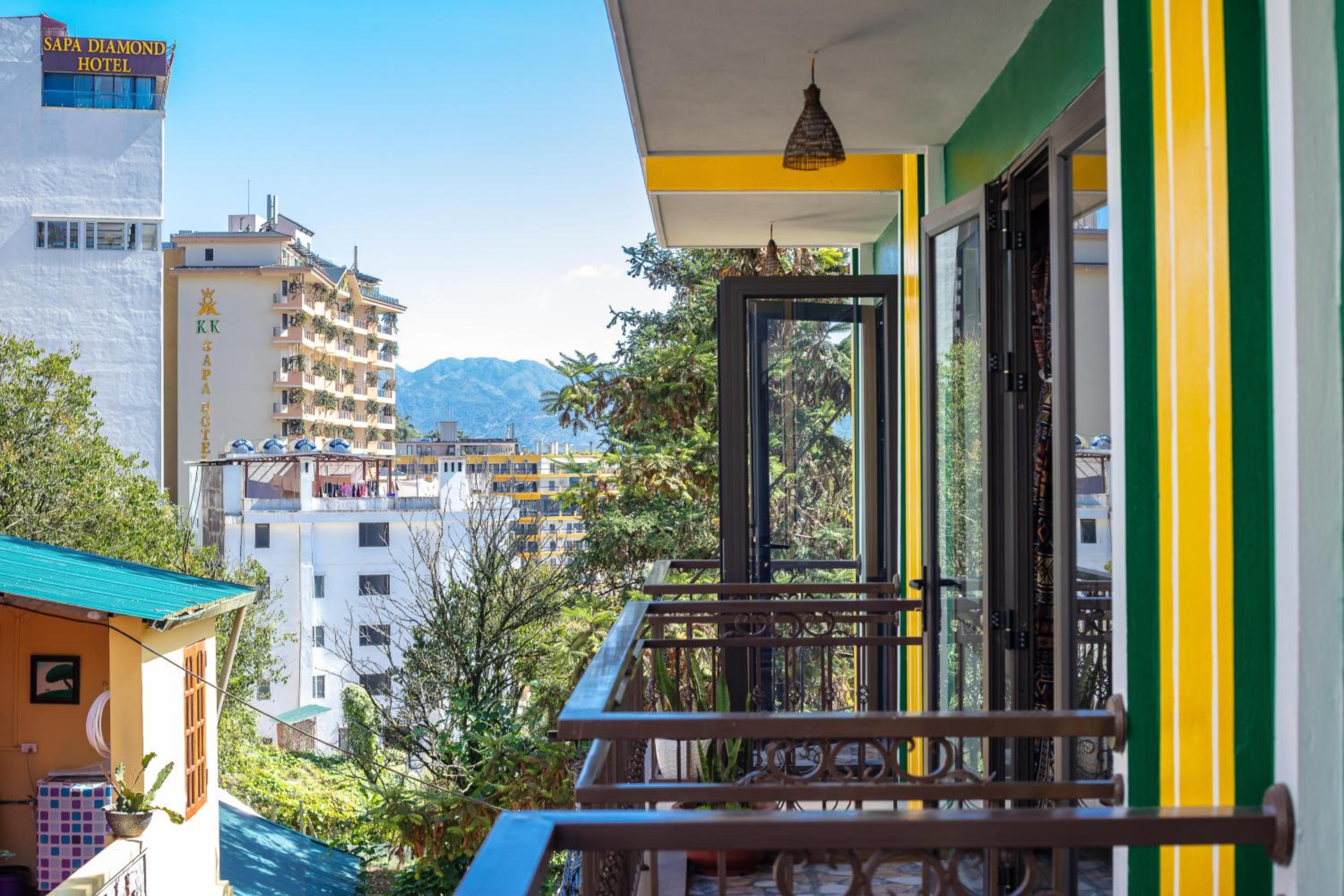 Twin Room with Balcony - Photo 4