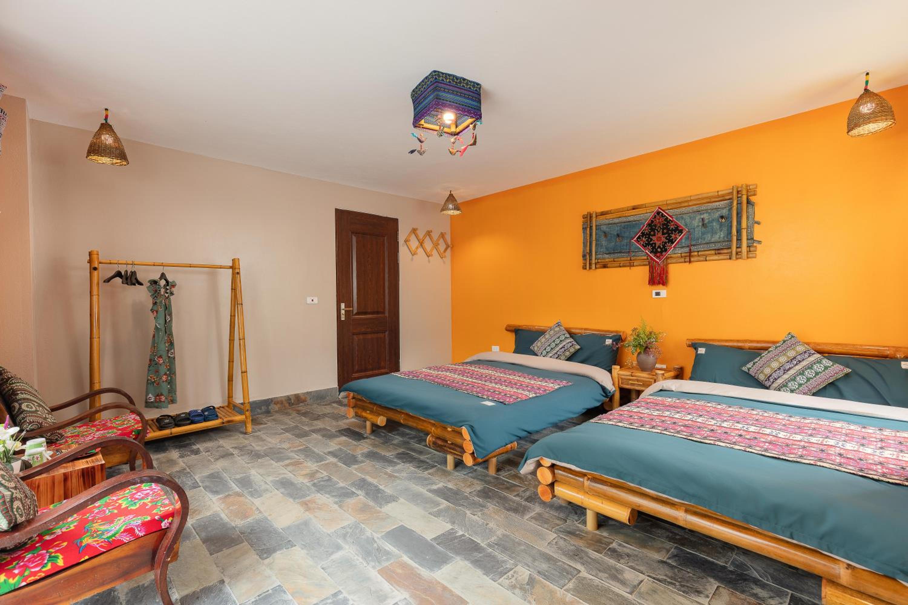 Twin Room with Balcony - Photo 3