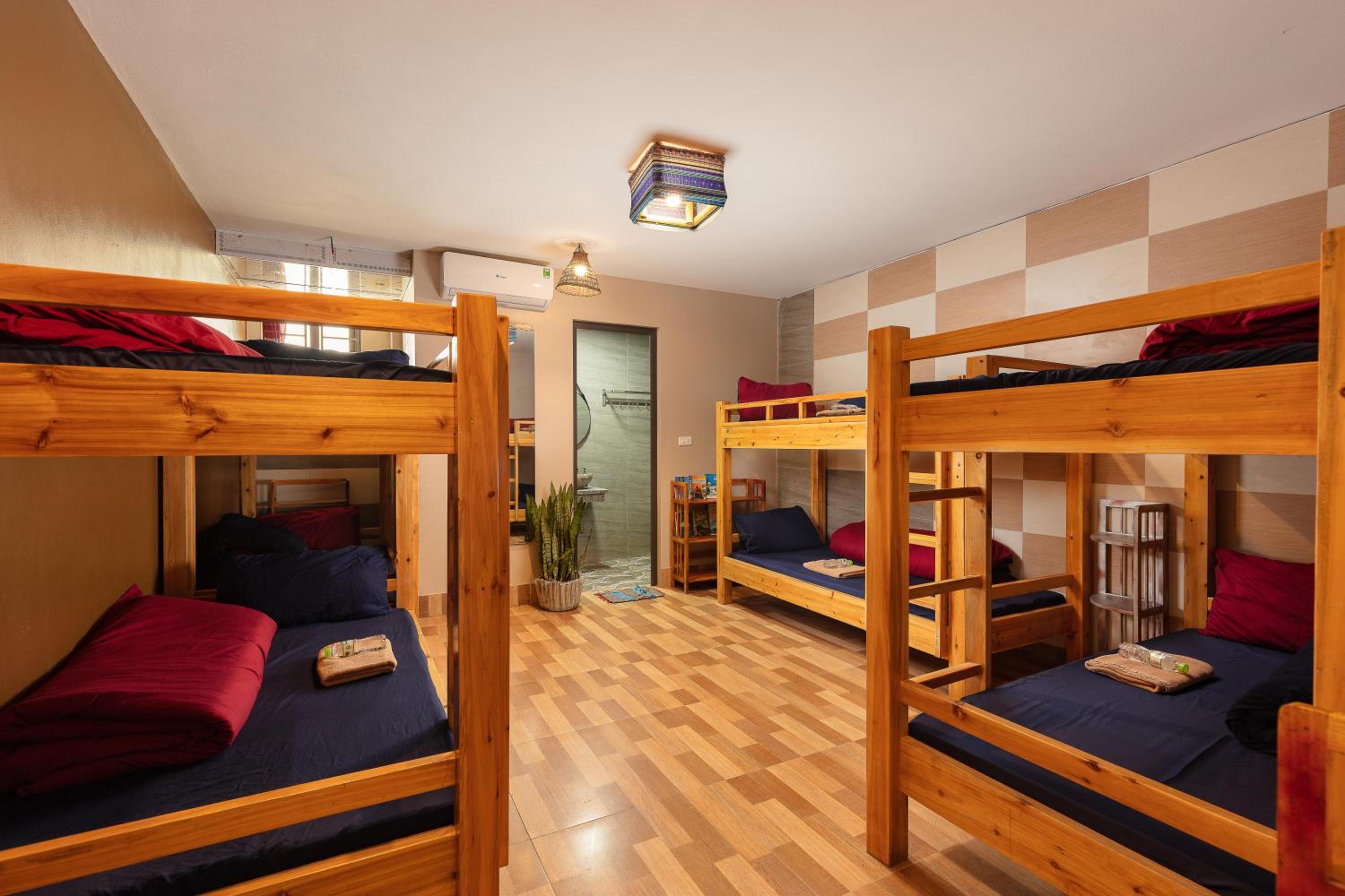 Single Bed in Mixed Dormitory Room