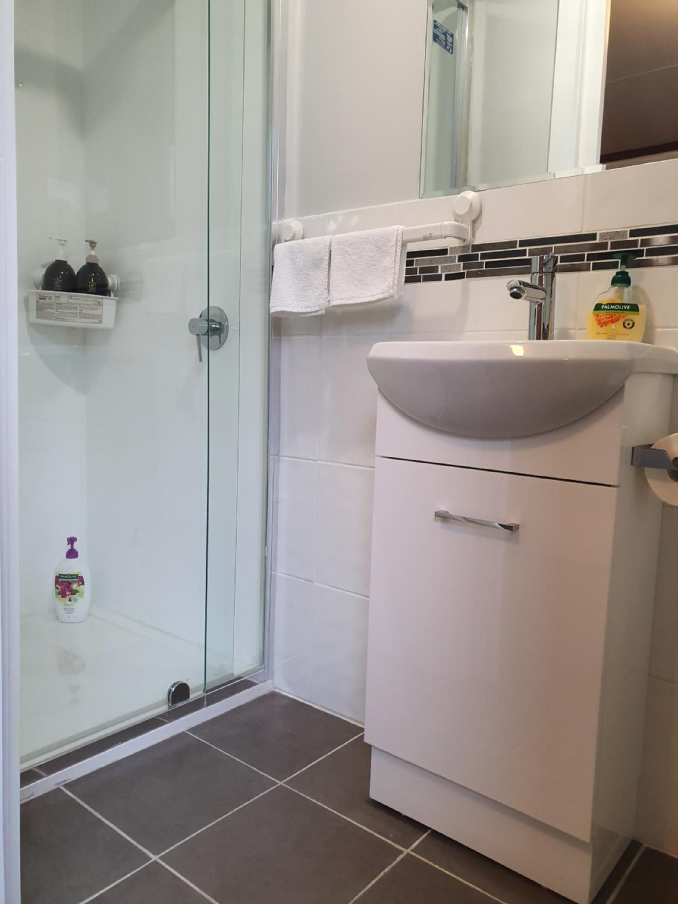 Double Room with Private Bathroom - Photo 6