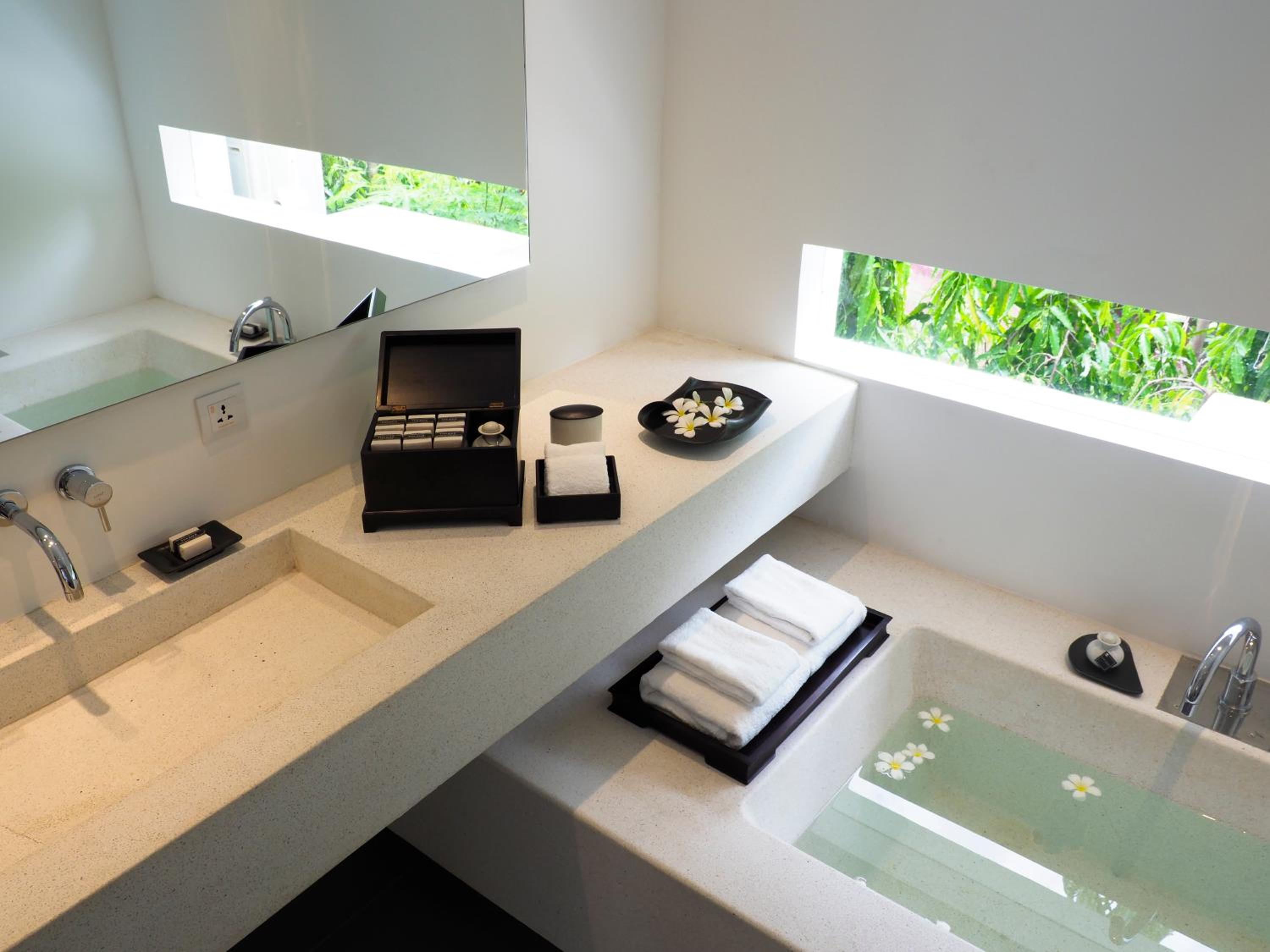 Riverfront suite photo 2