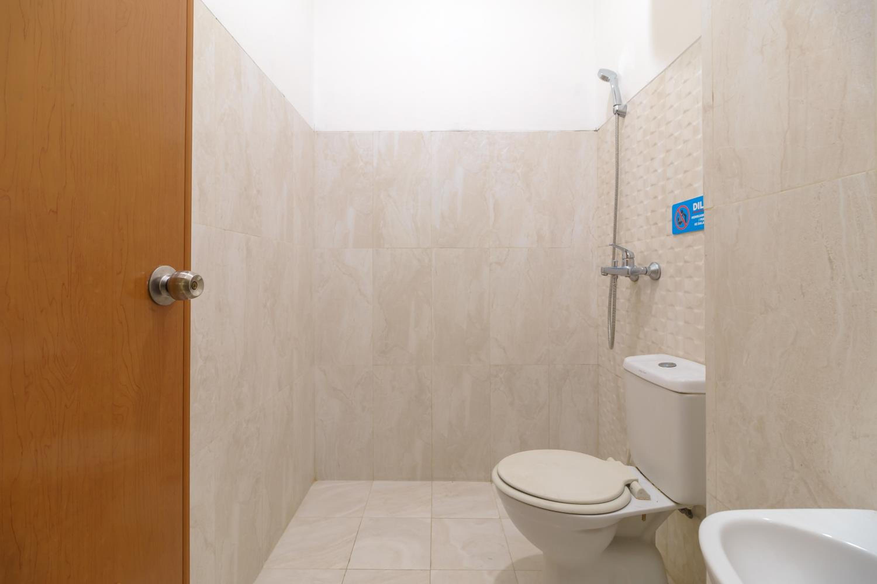 Double Room - Photo 6