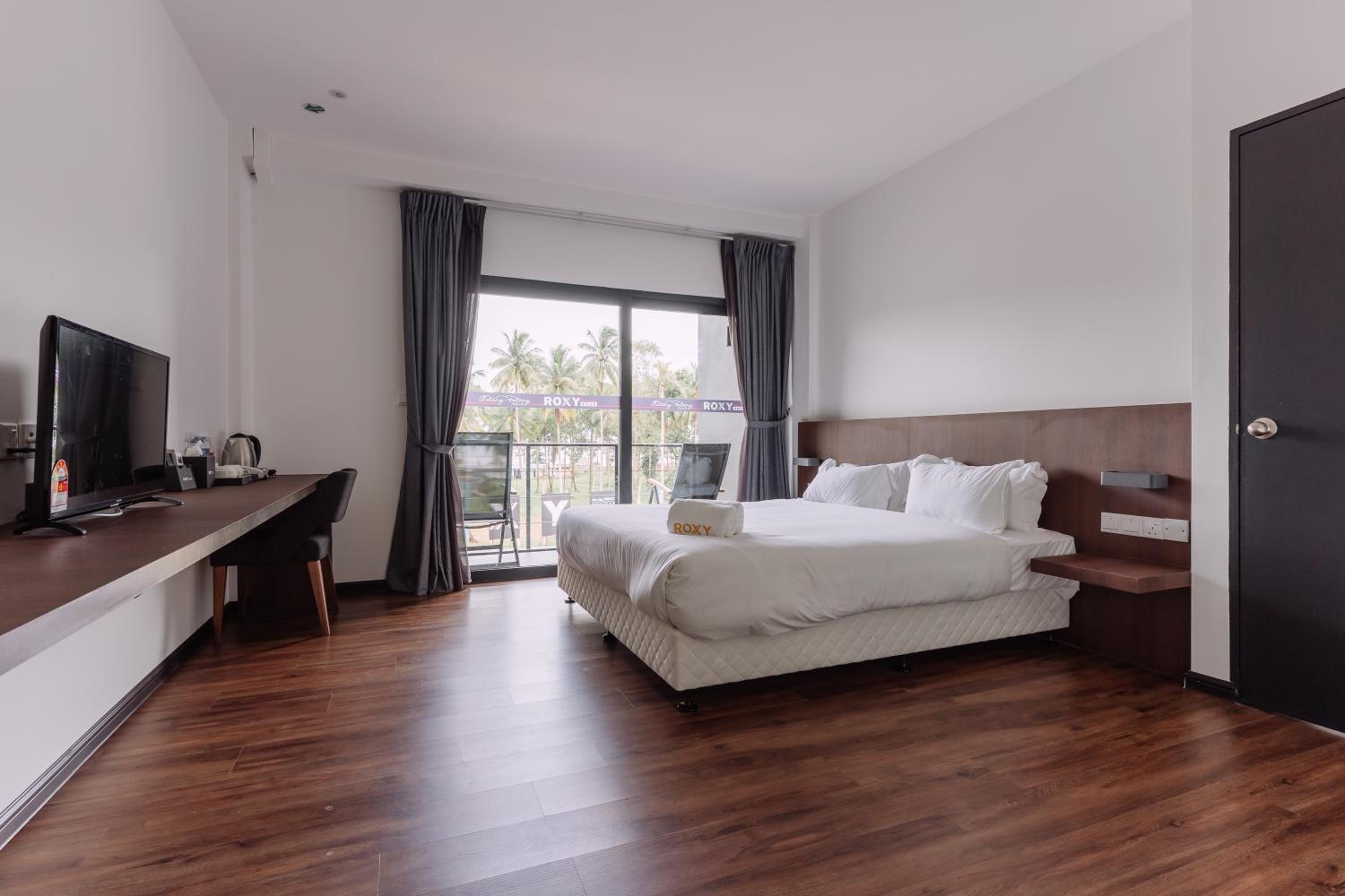 Deluxe King Room - Photo 1