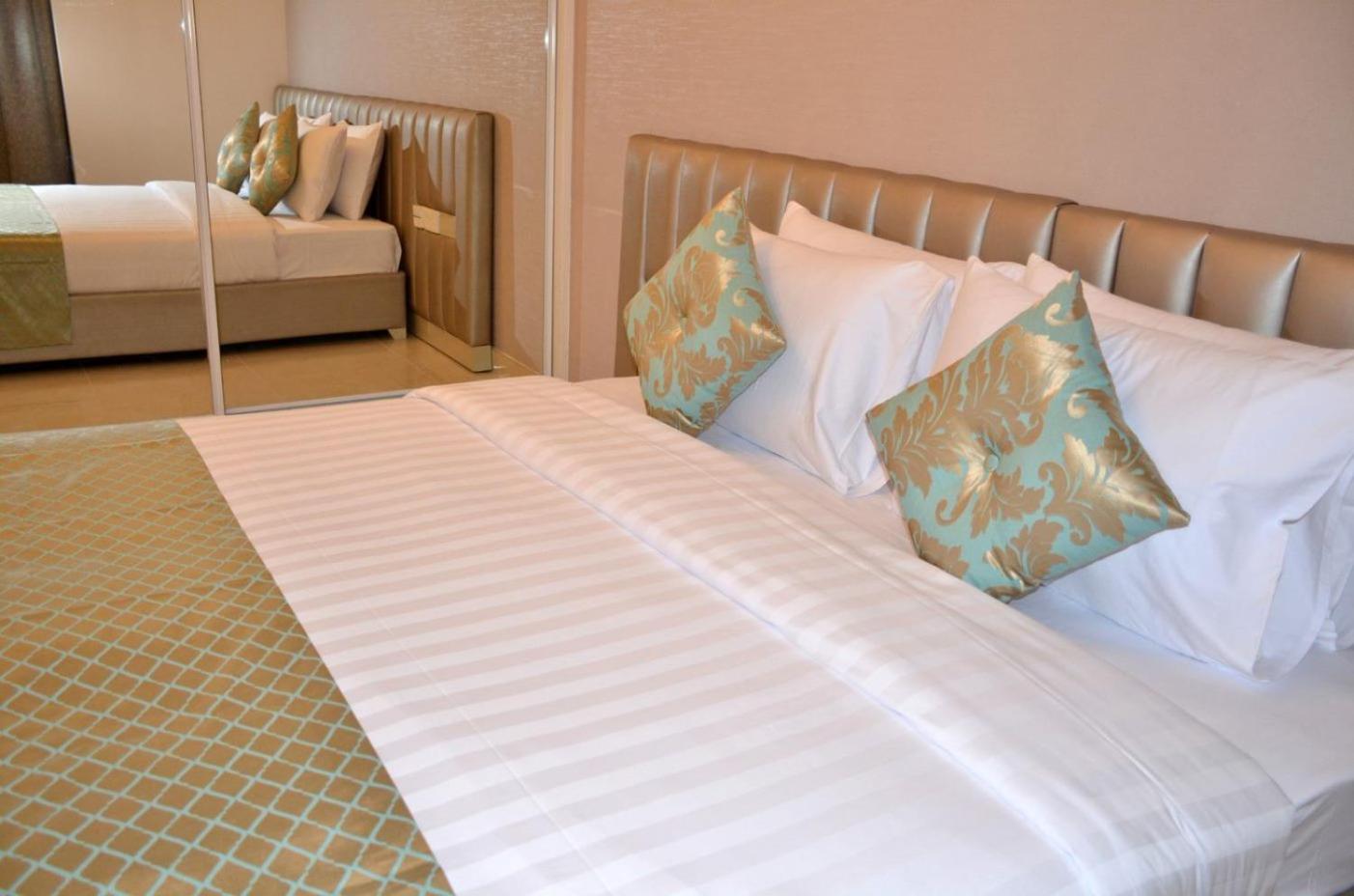 One-Bedroom Suite - Photo 4