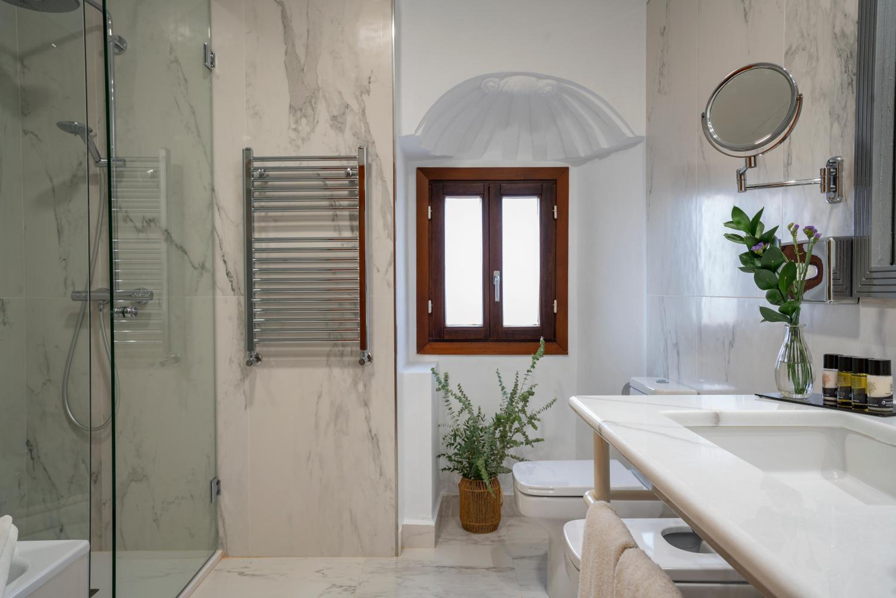 Suite - Photo 5