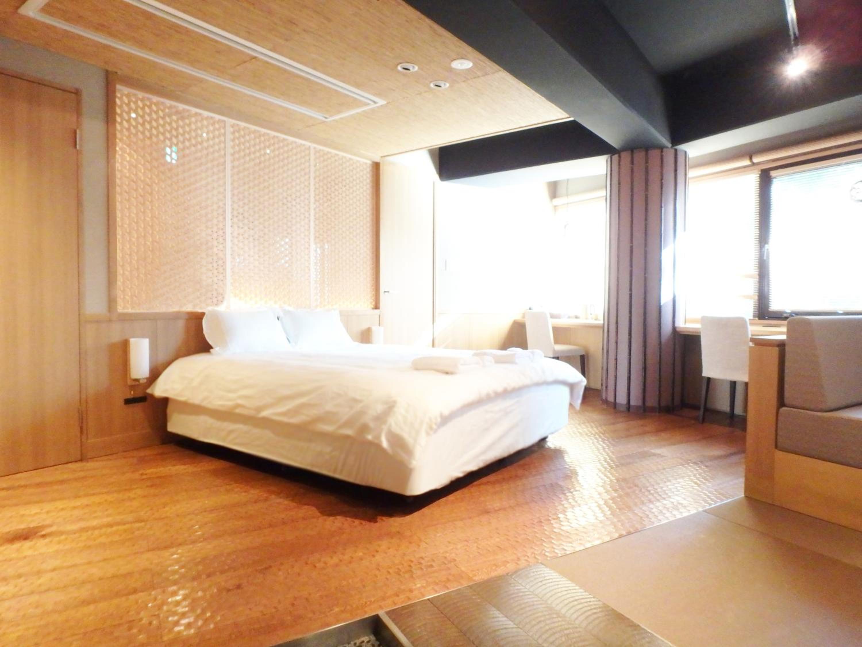 One-Bedroom Apartment - Photo 1