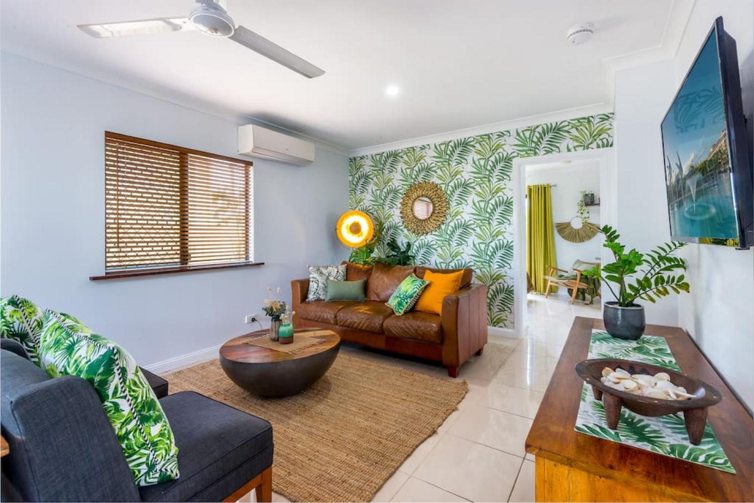 Five-Bedroom House photo 1