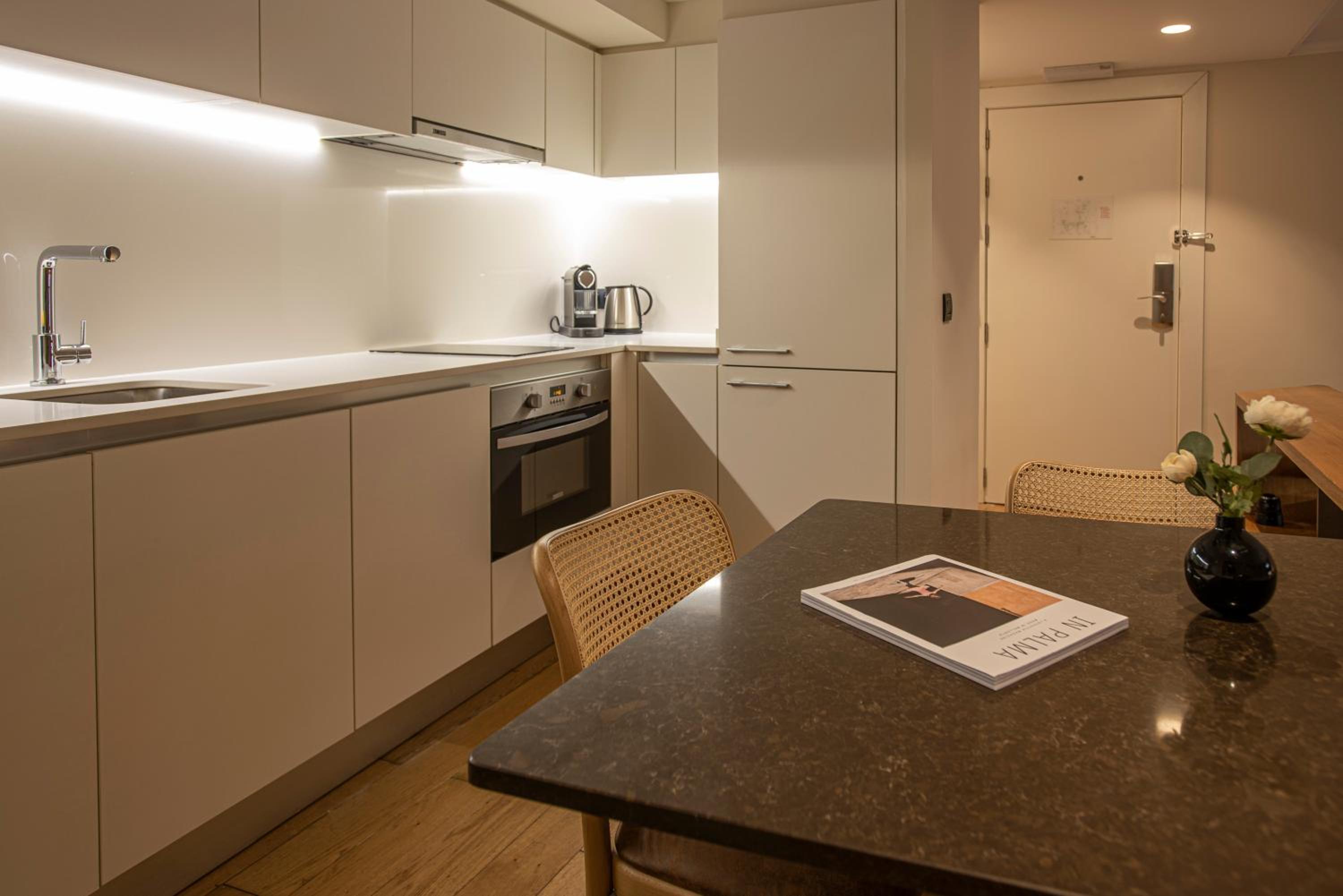 Premium Deluxe Suite photo 3
