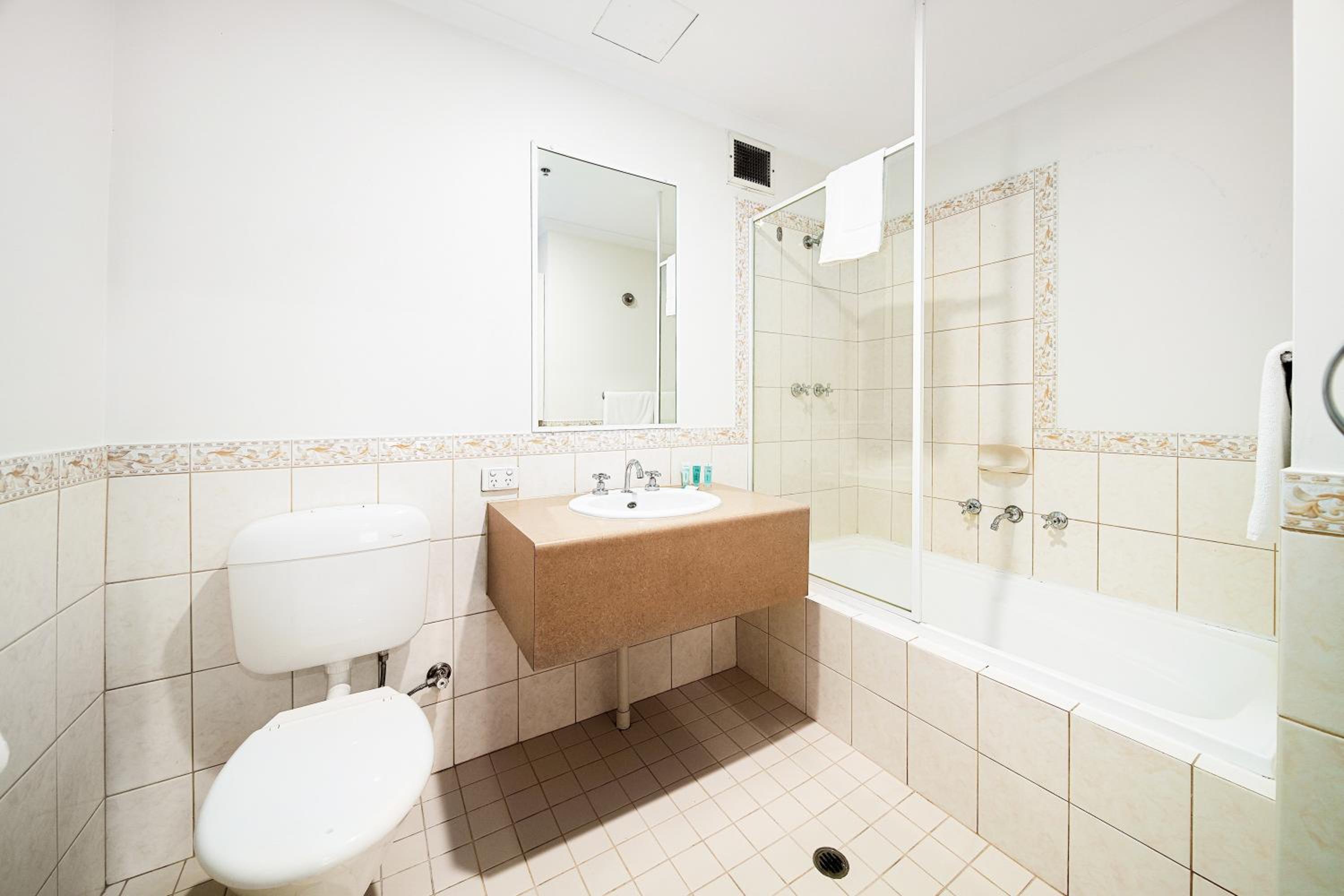 One-Bedroom Apartment - Photo 20