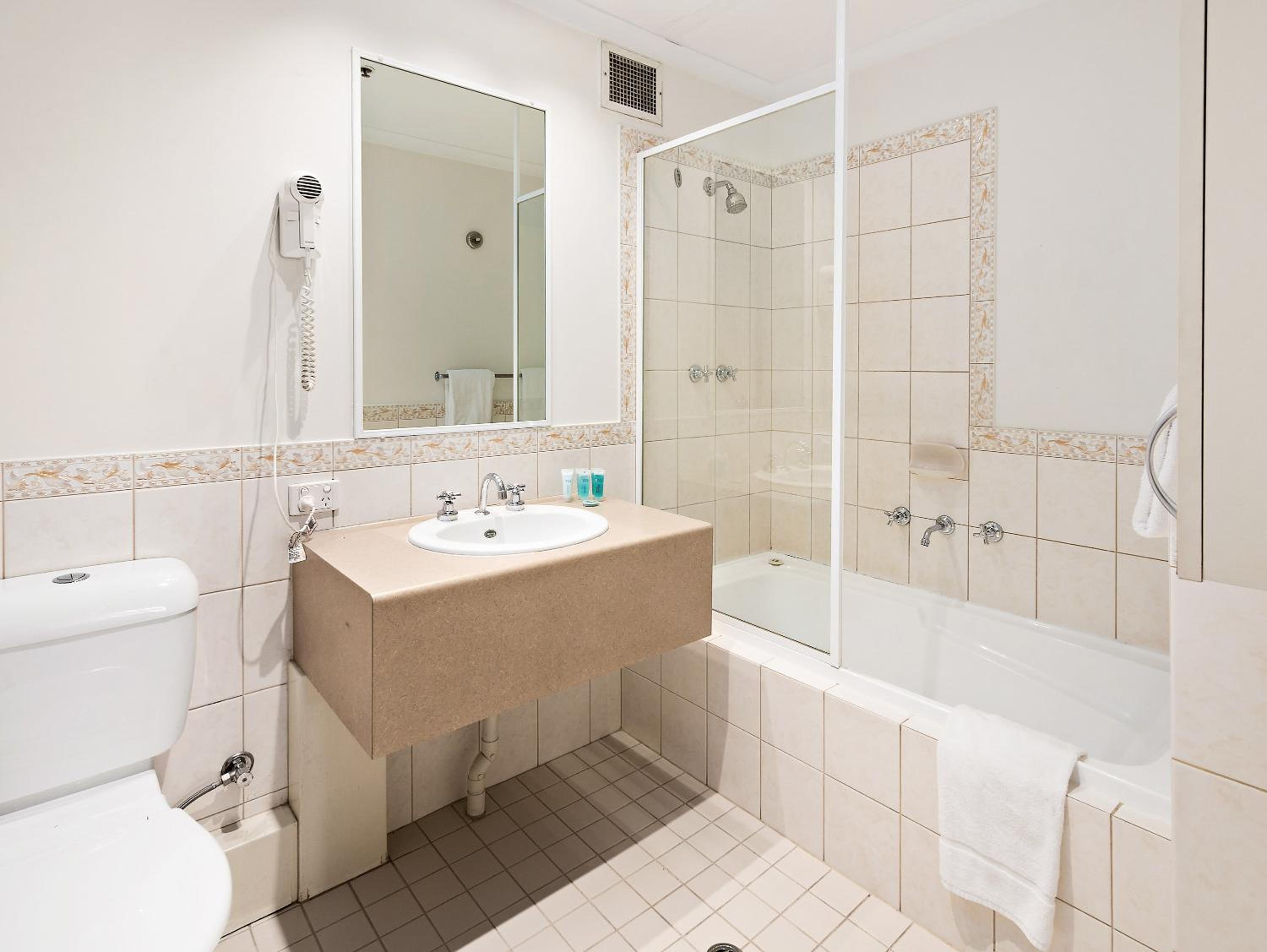 One-Bedroom Apartment - Photo 14