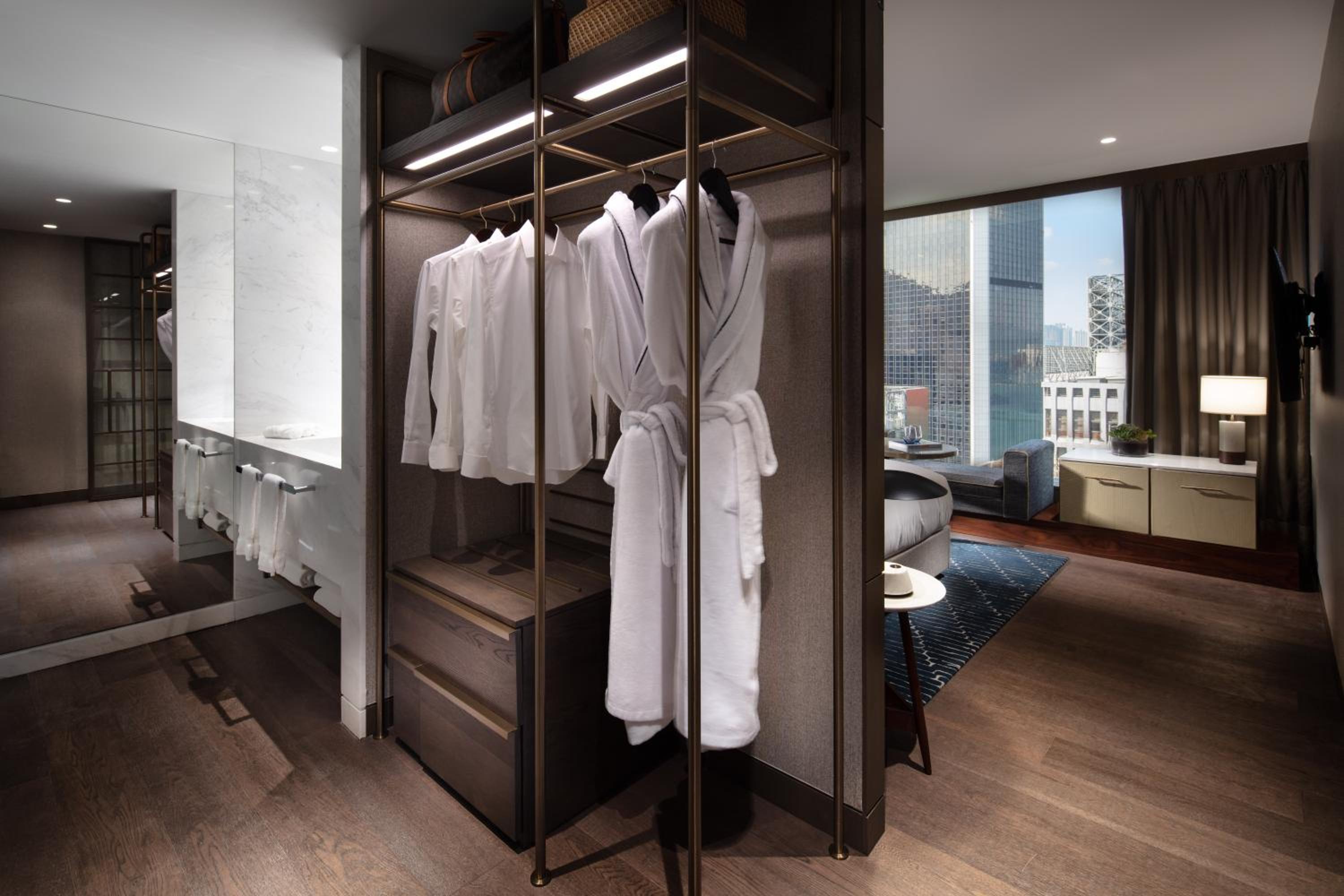 Premium Corner King Room