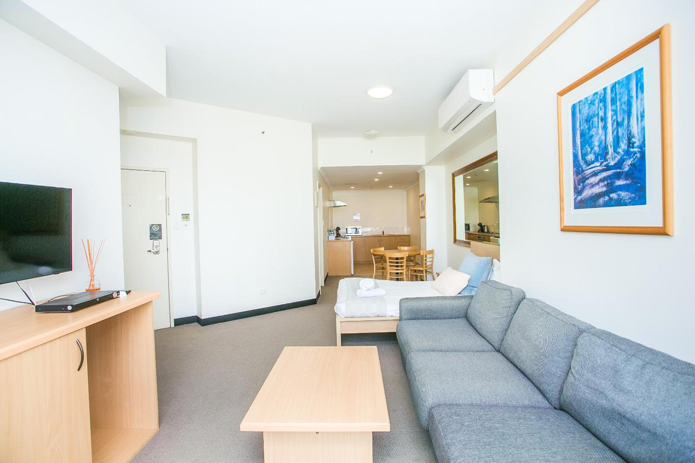 One-Bedroom Deluxe Apartment - Photo 6