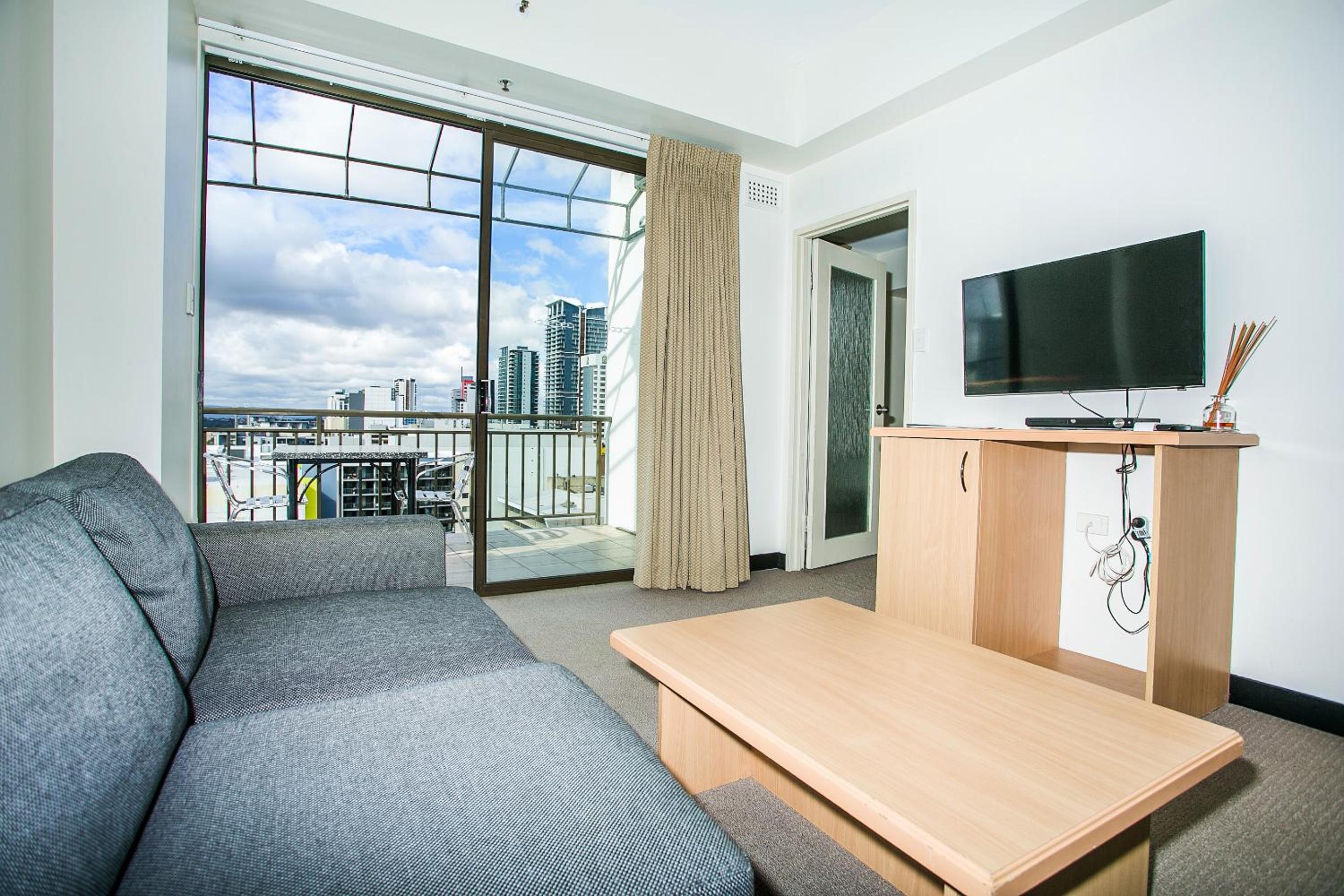 One-Bedroom Deluxe Apartment - Photo 3