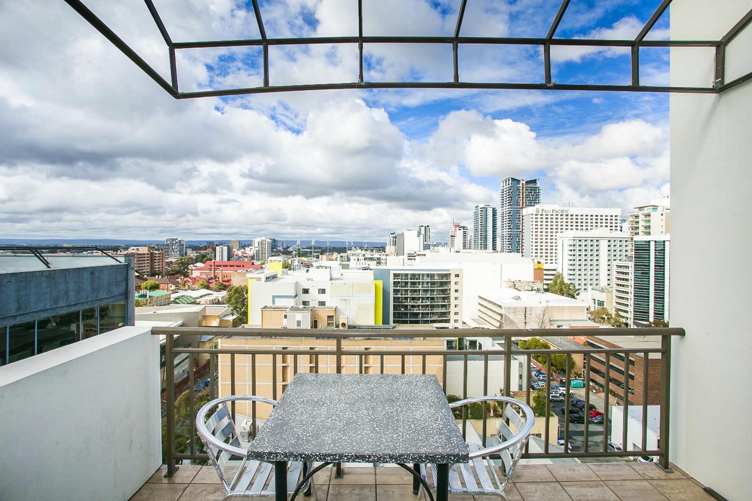 One-Bedroom Deluxe Apartment - Photo 4