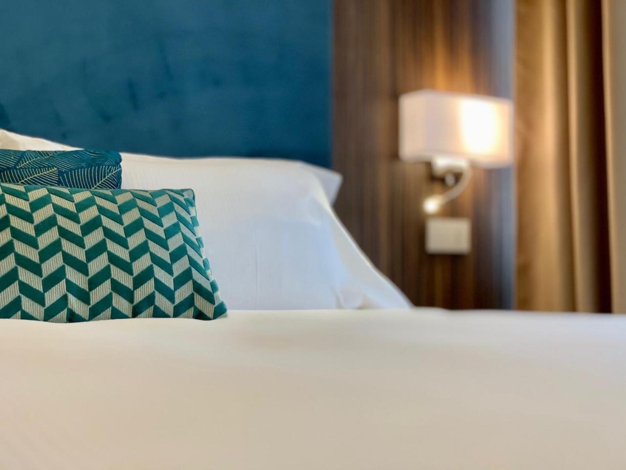 Deluxe Room - Photo 5