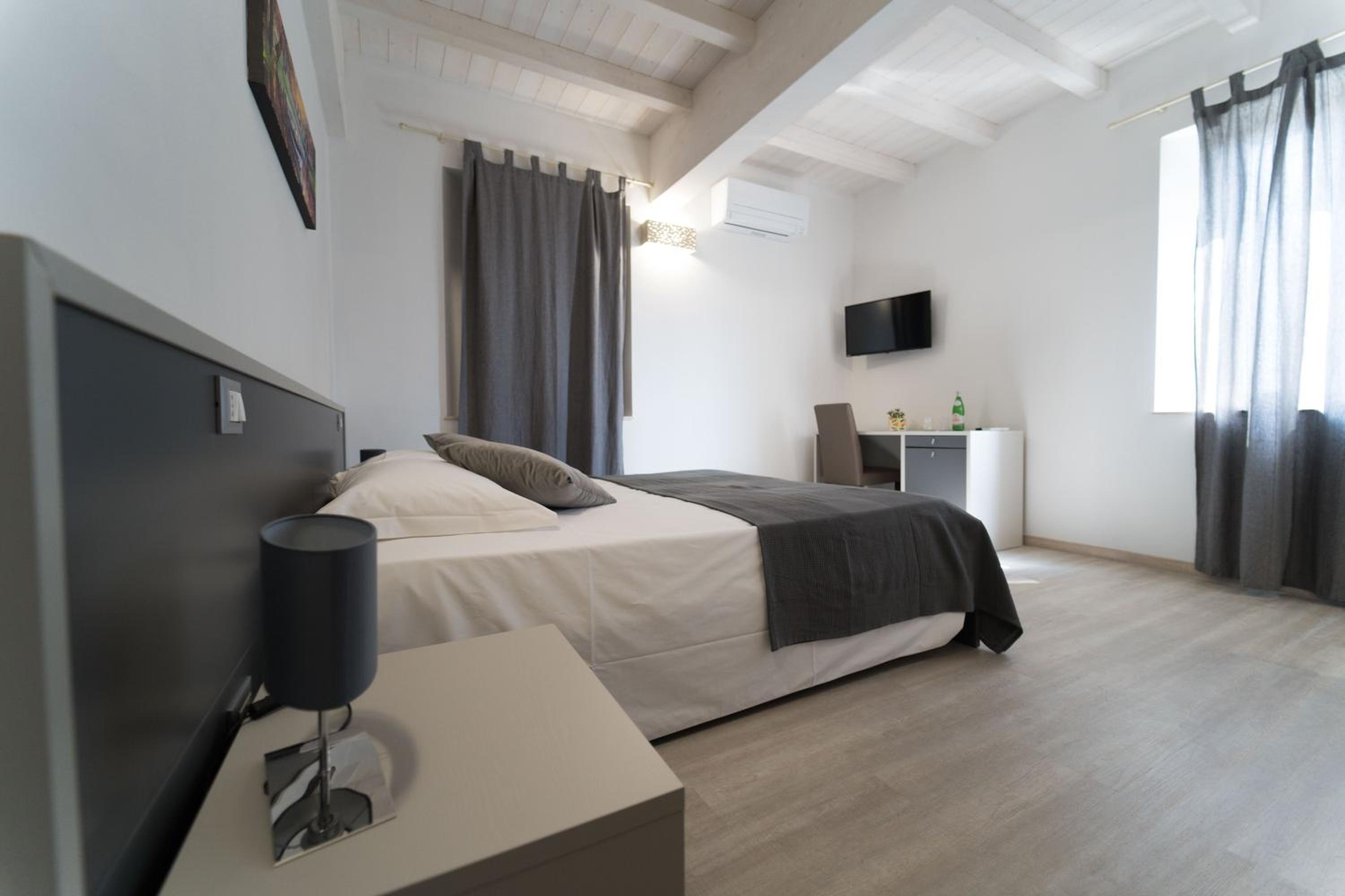 Large Double Room photo 1