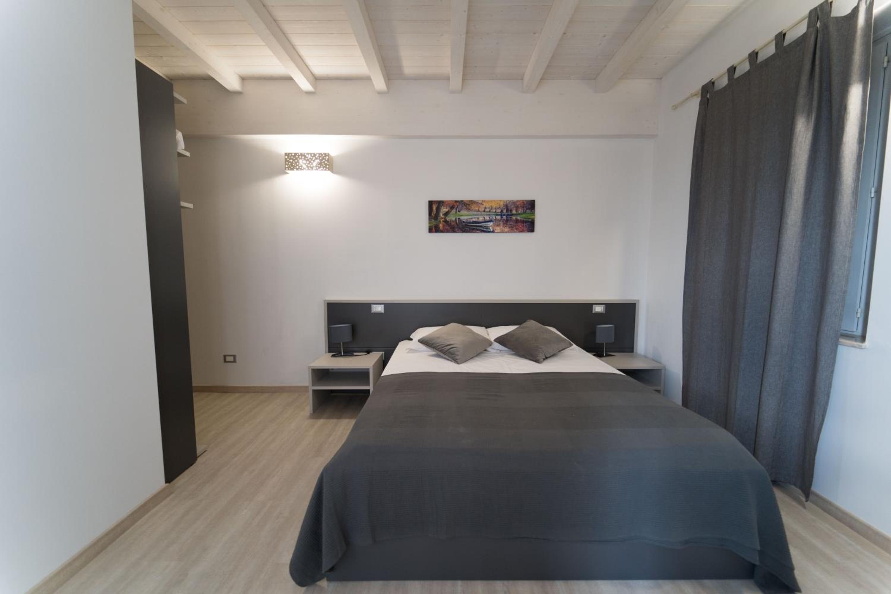 Large Double Room photo 2