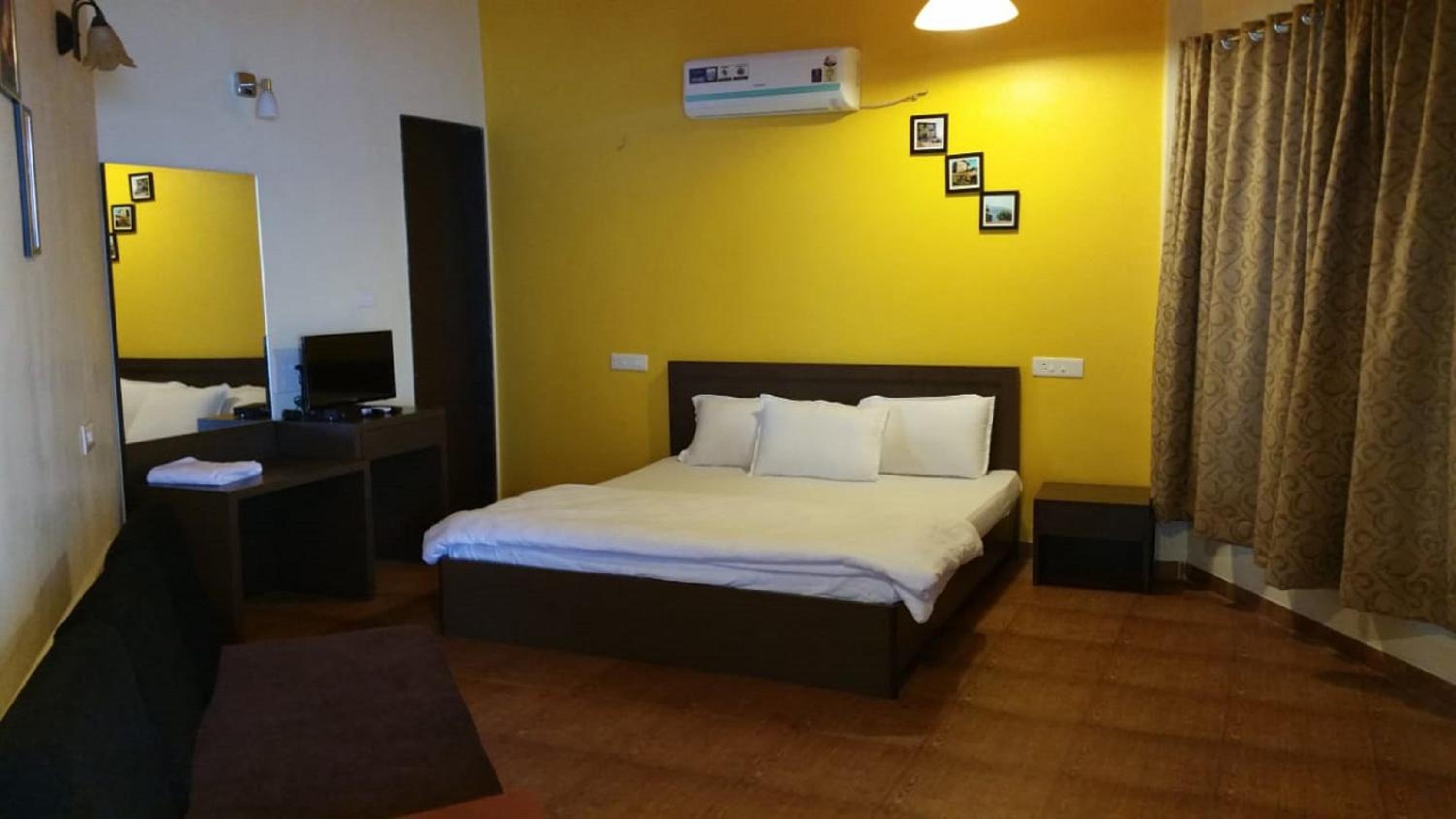 Deluxe Room - Photo 23