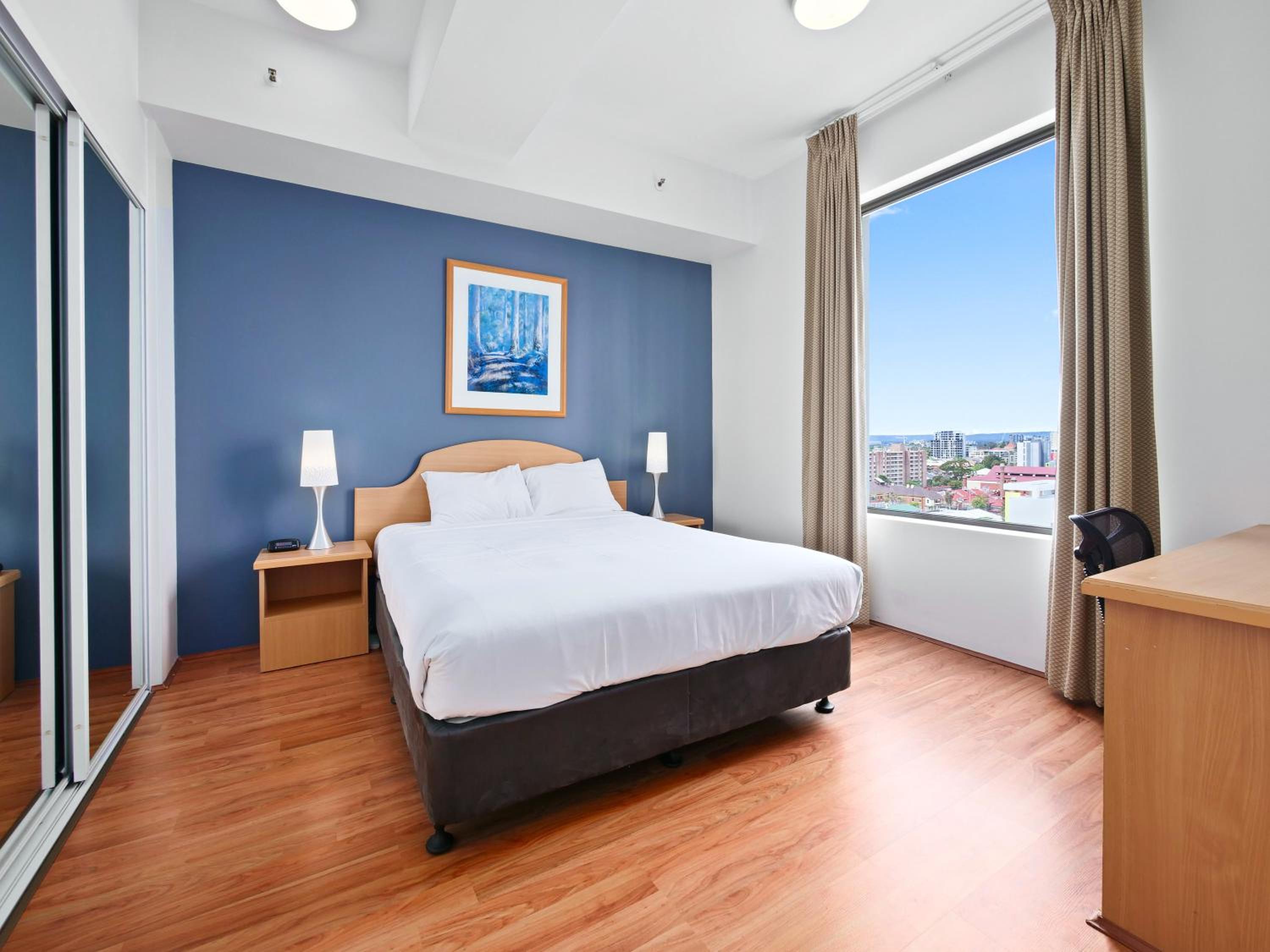 Two-Bedroom Deluxe Apartment - Photo 4