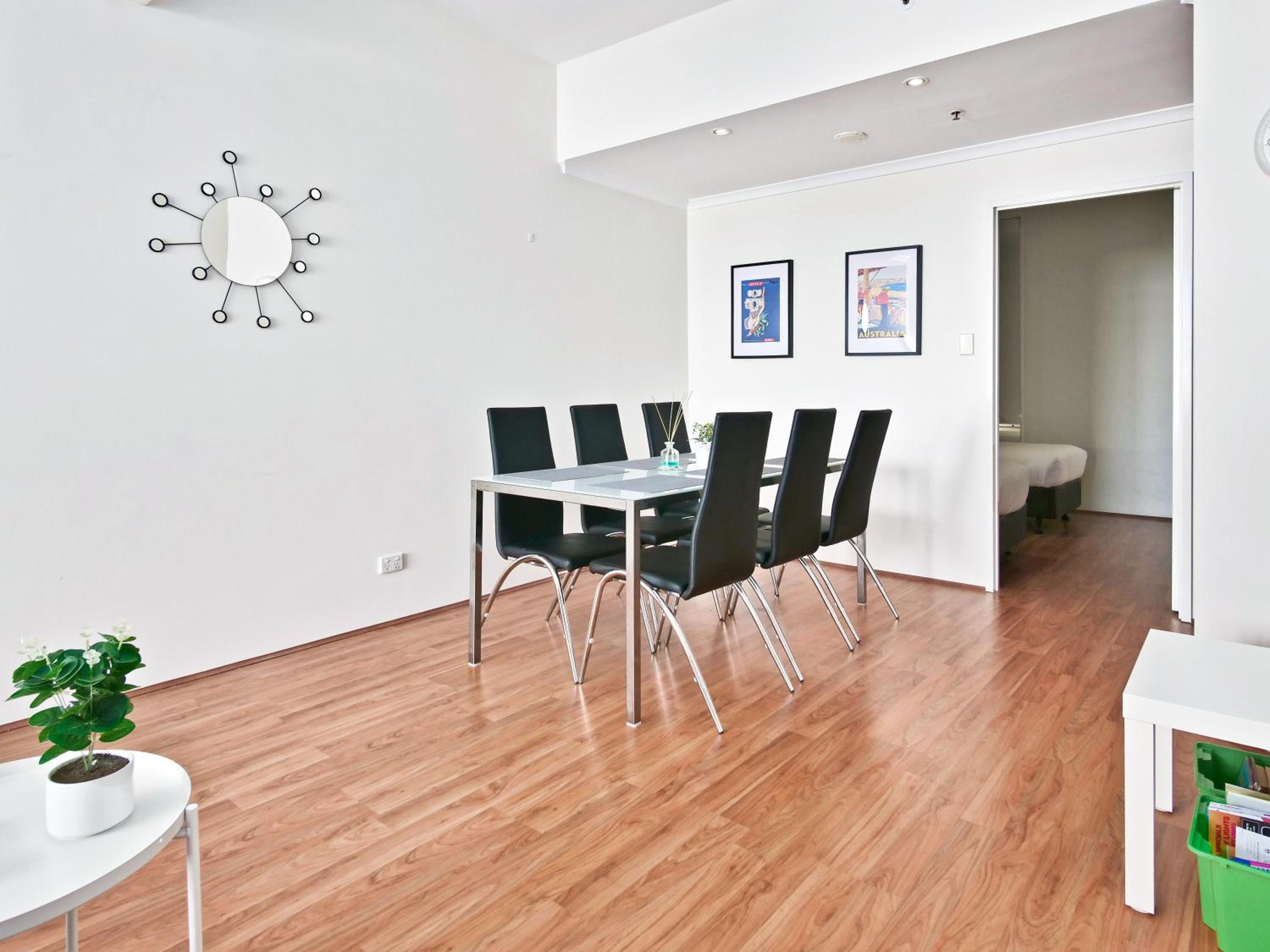Two-Bedroom Deluxe Apartment - Photo 9