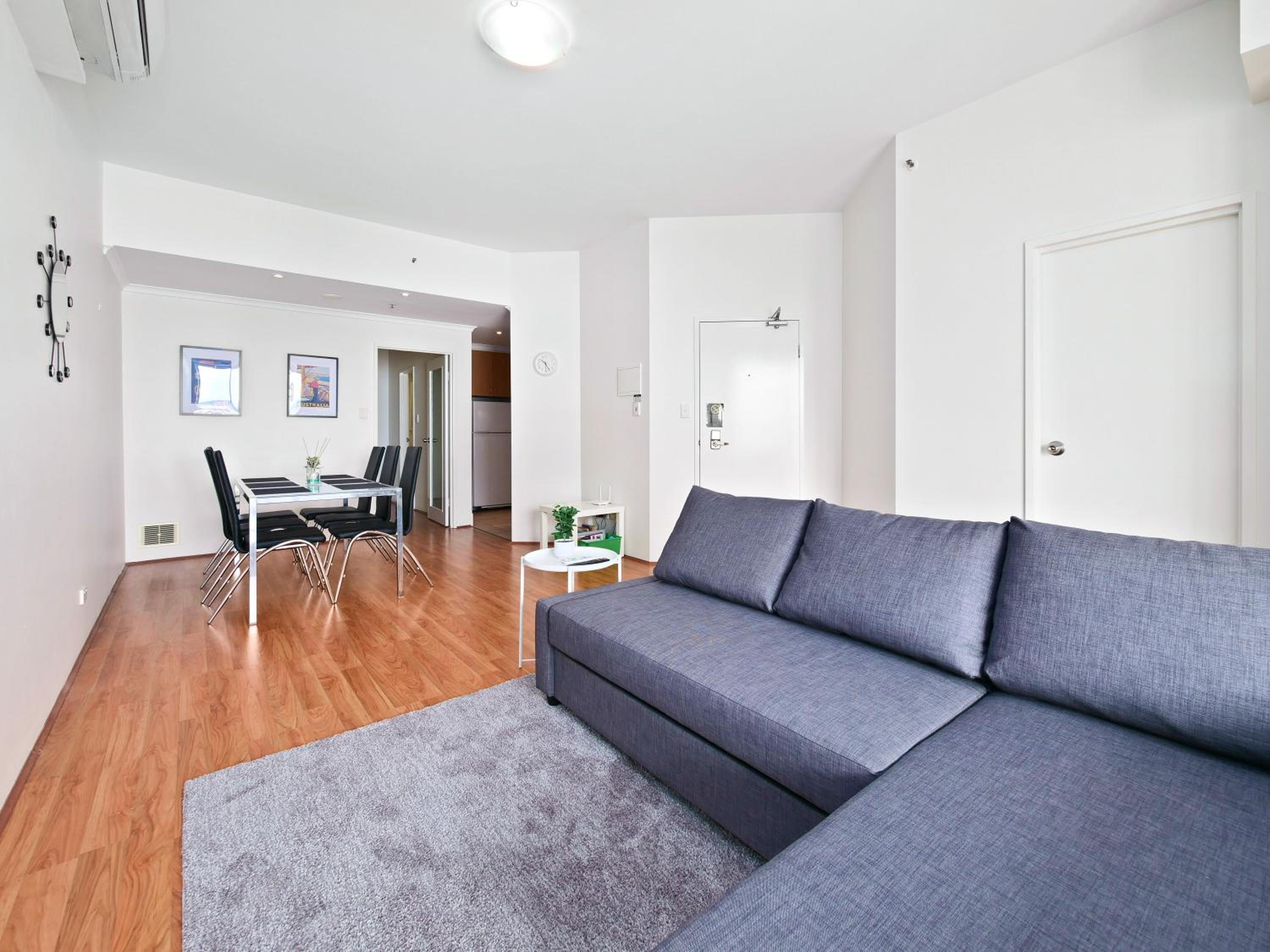 Two-Bedroom Deluxe Apartment - Photo 10
