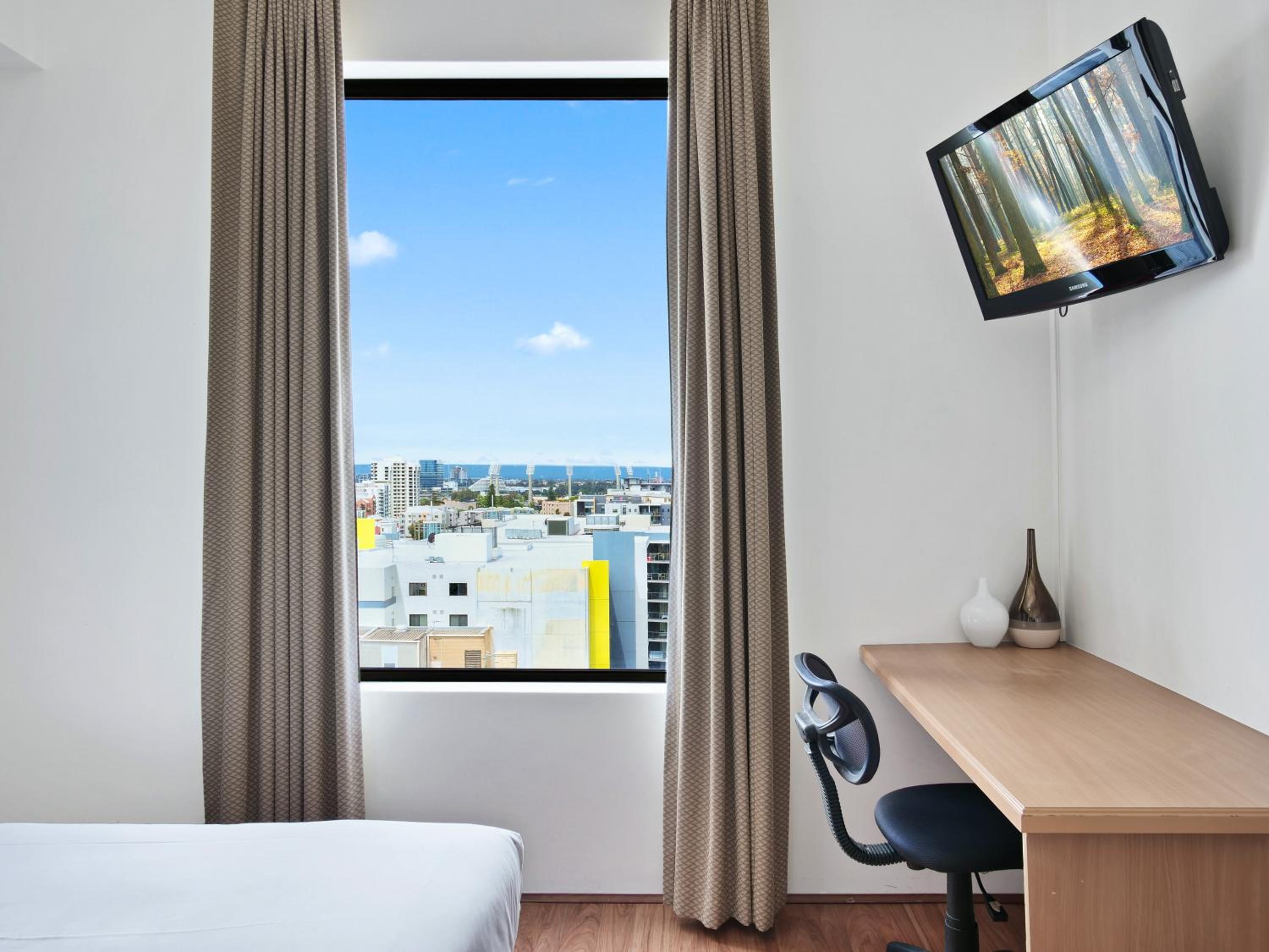 Two-Bedroom Deluxe Apartment - Photo 13