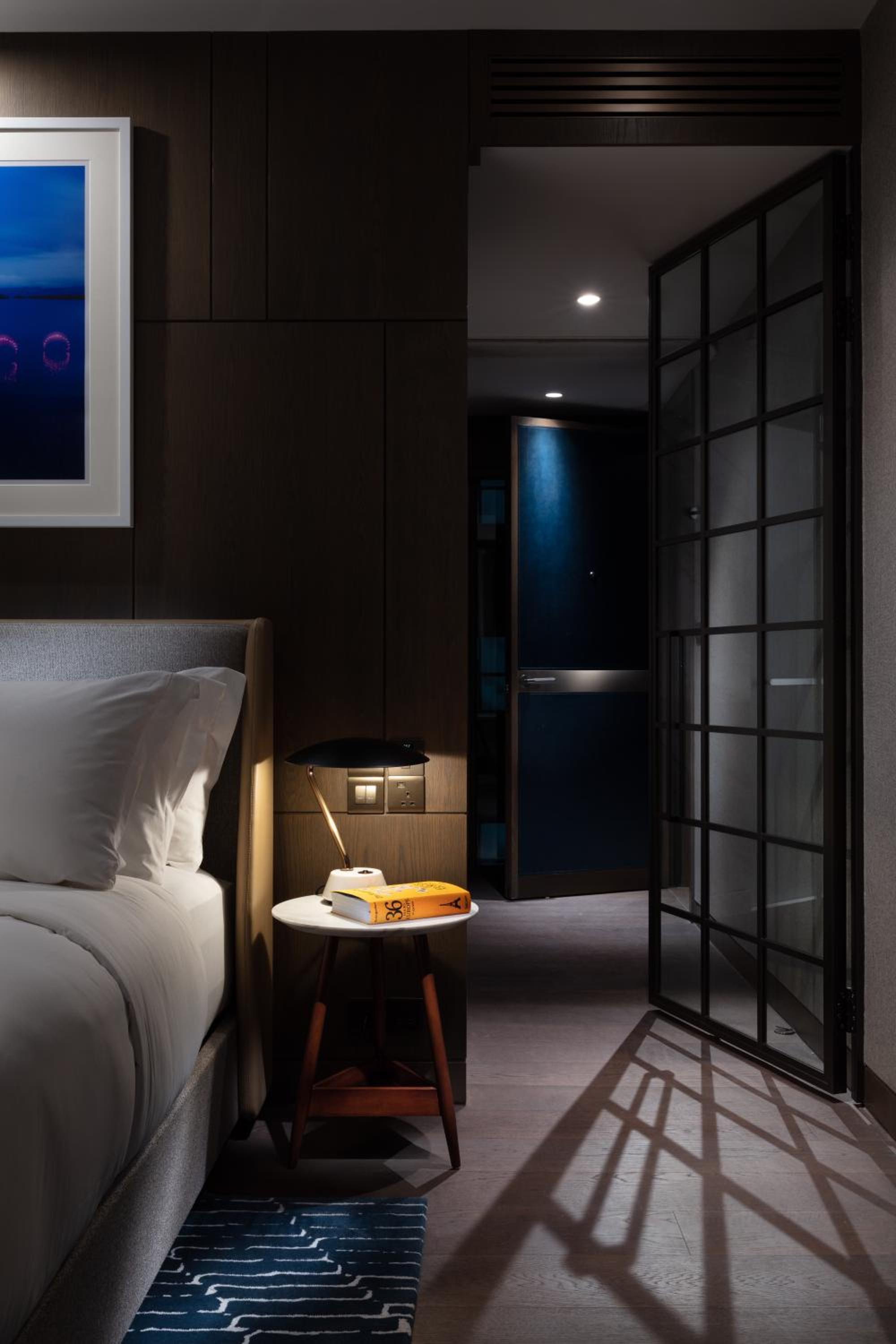 Corner King Room