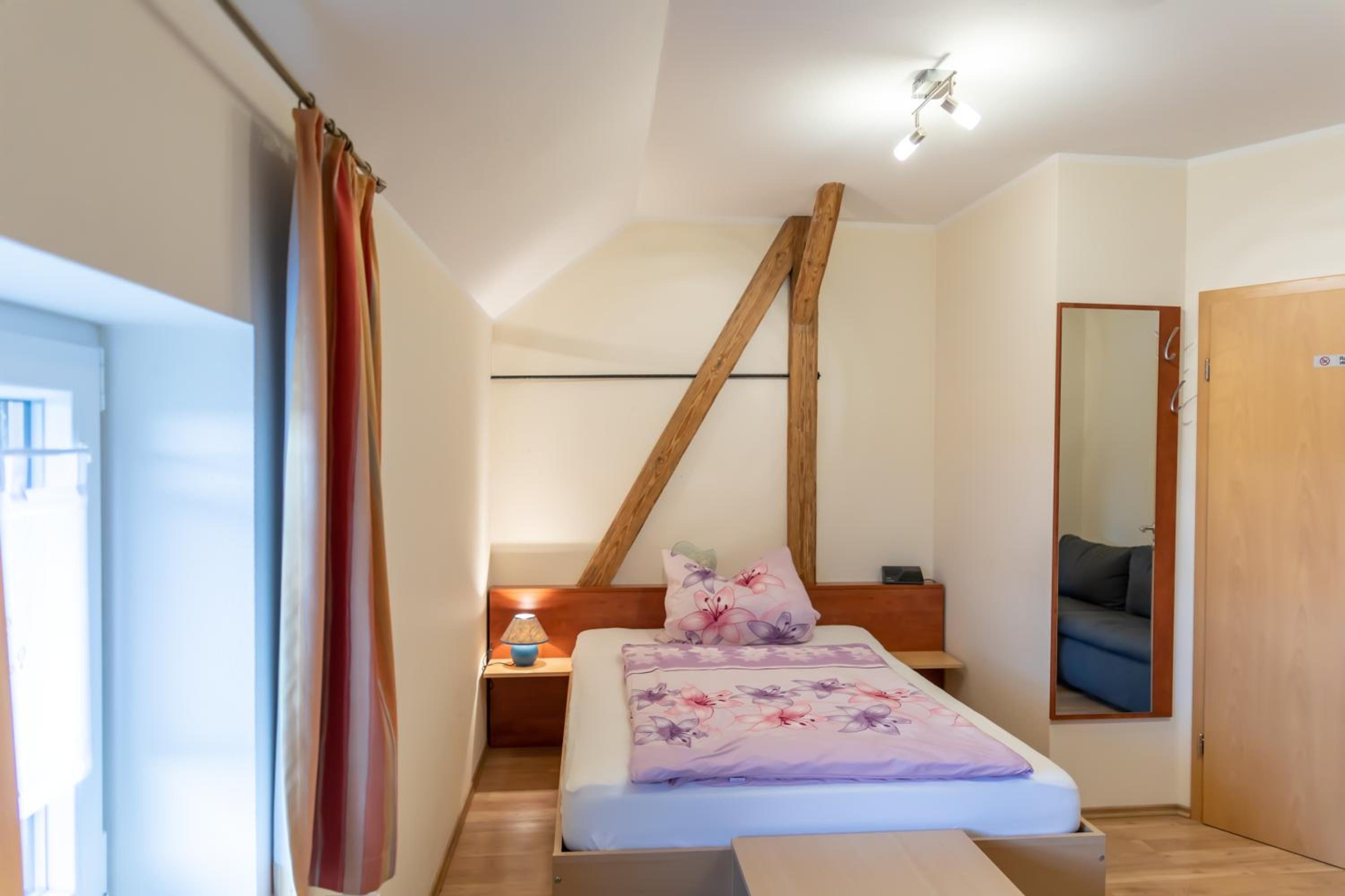 Single Room photo 2