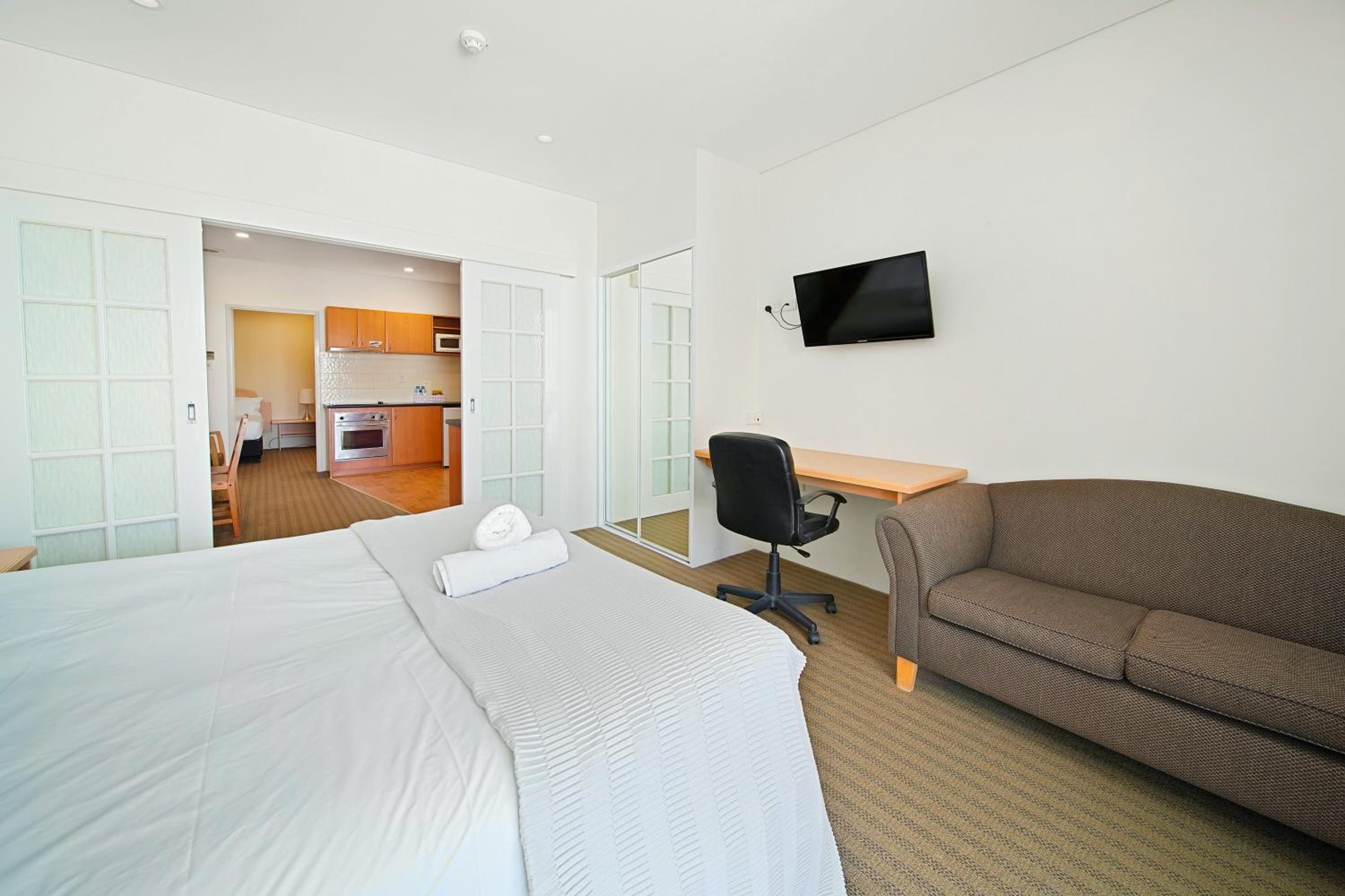 Two-Bedroom Apartment - Photo 19
