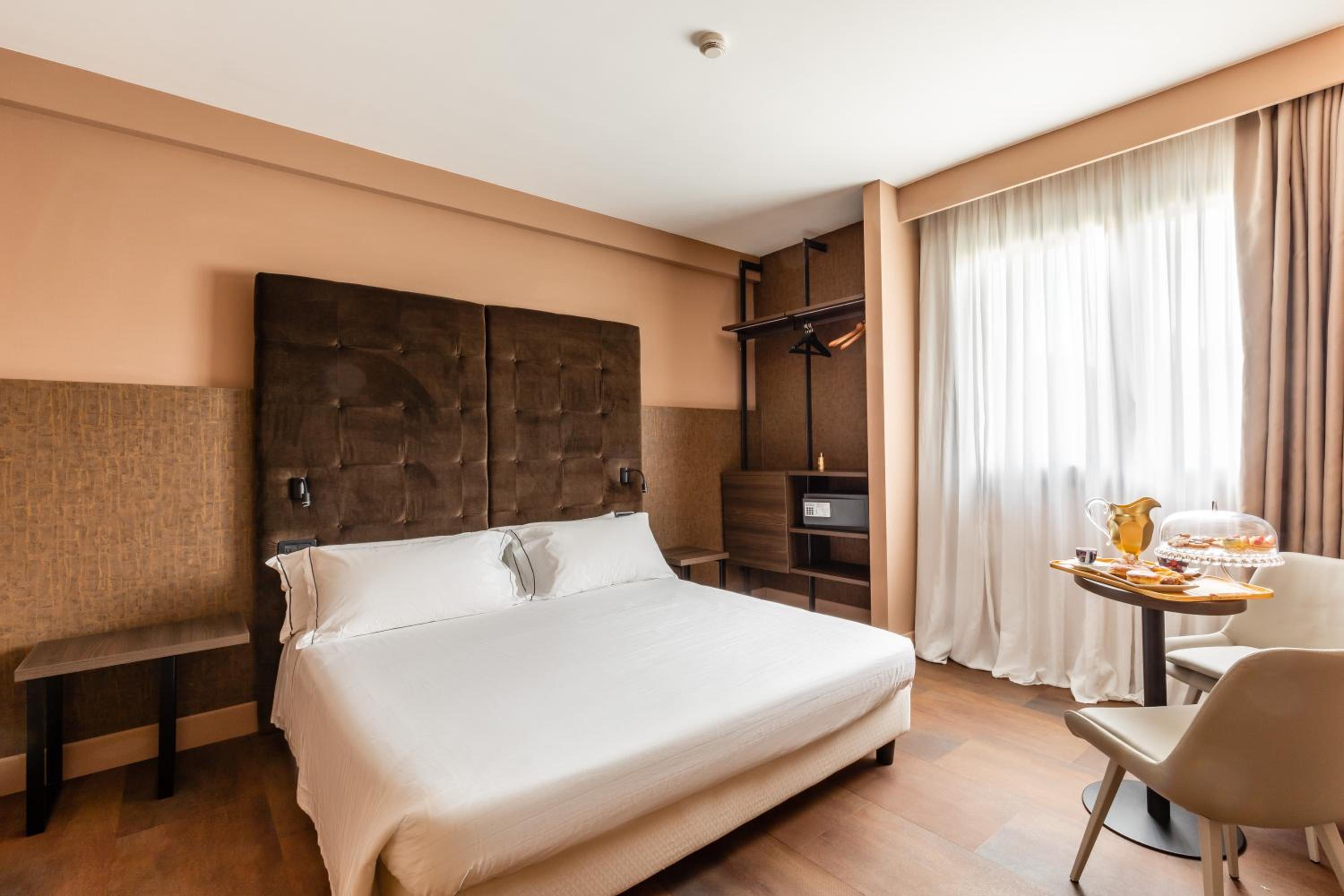 Suite - Photo 2