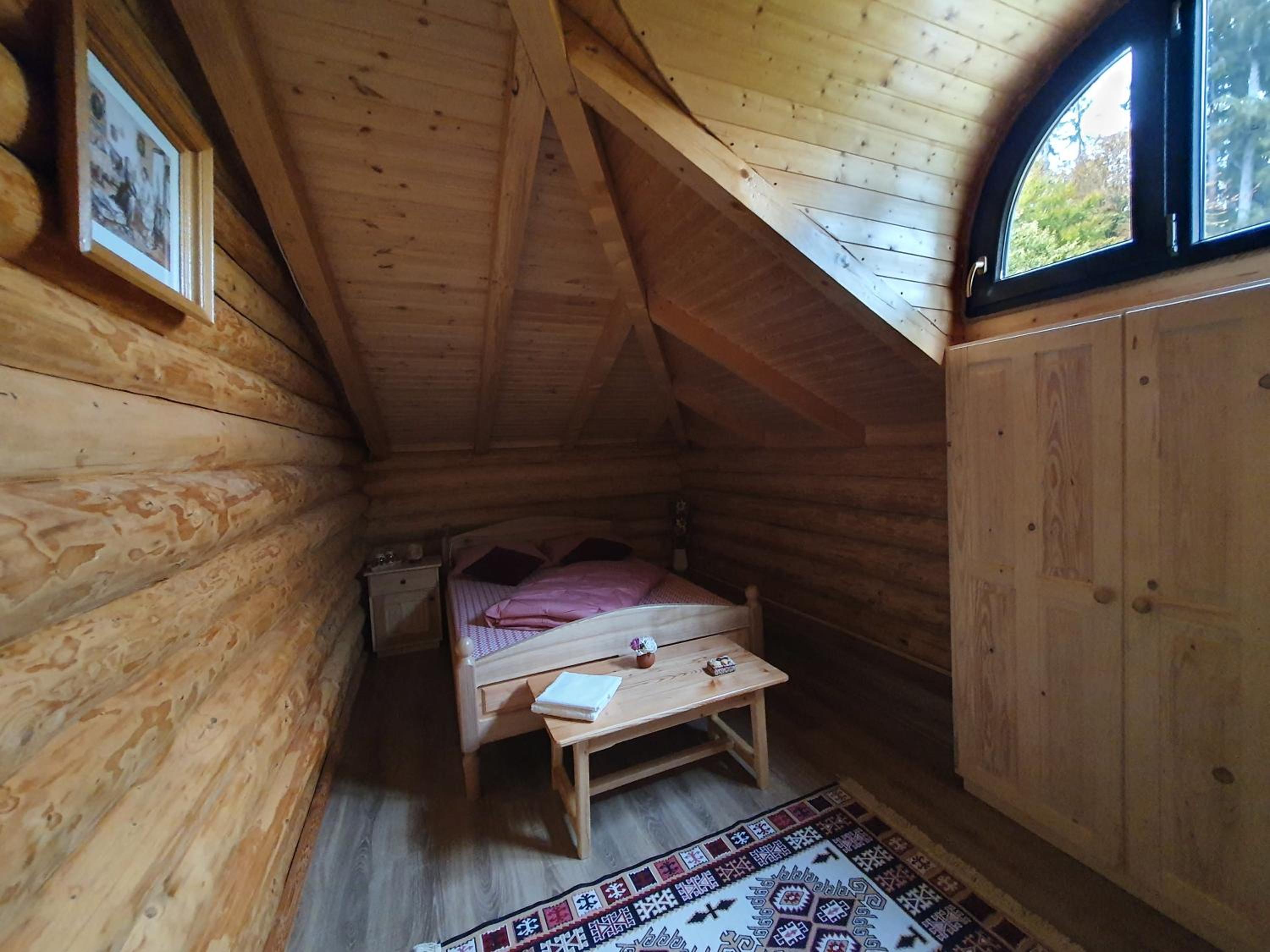 Four-Bedroom House - Photo 5