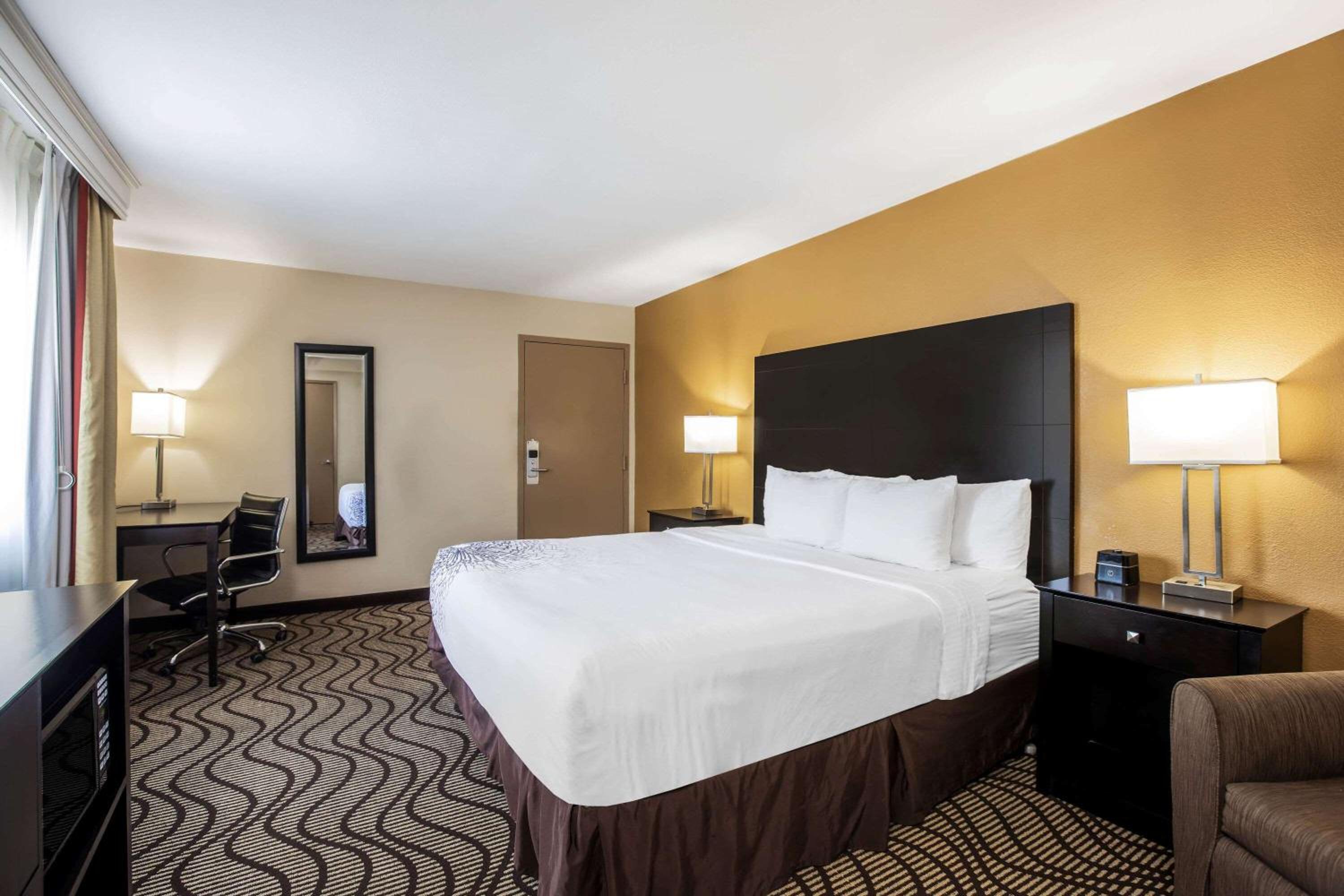 King Room - Mobility Access/Non-Smoking - Photo 1