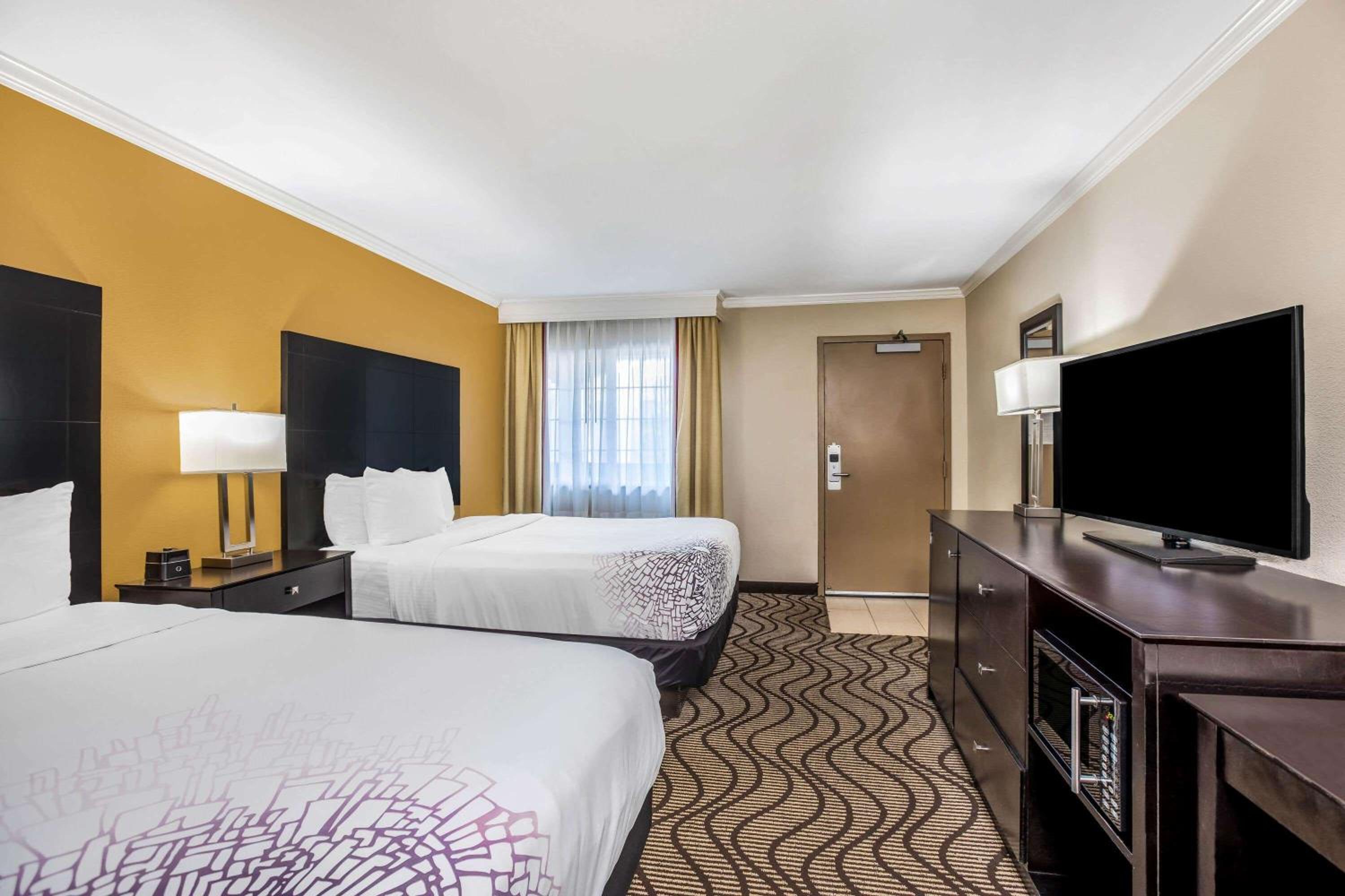 Deluxe Queen Room with Two Queen Beds - Photo 2