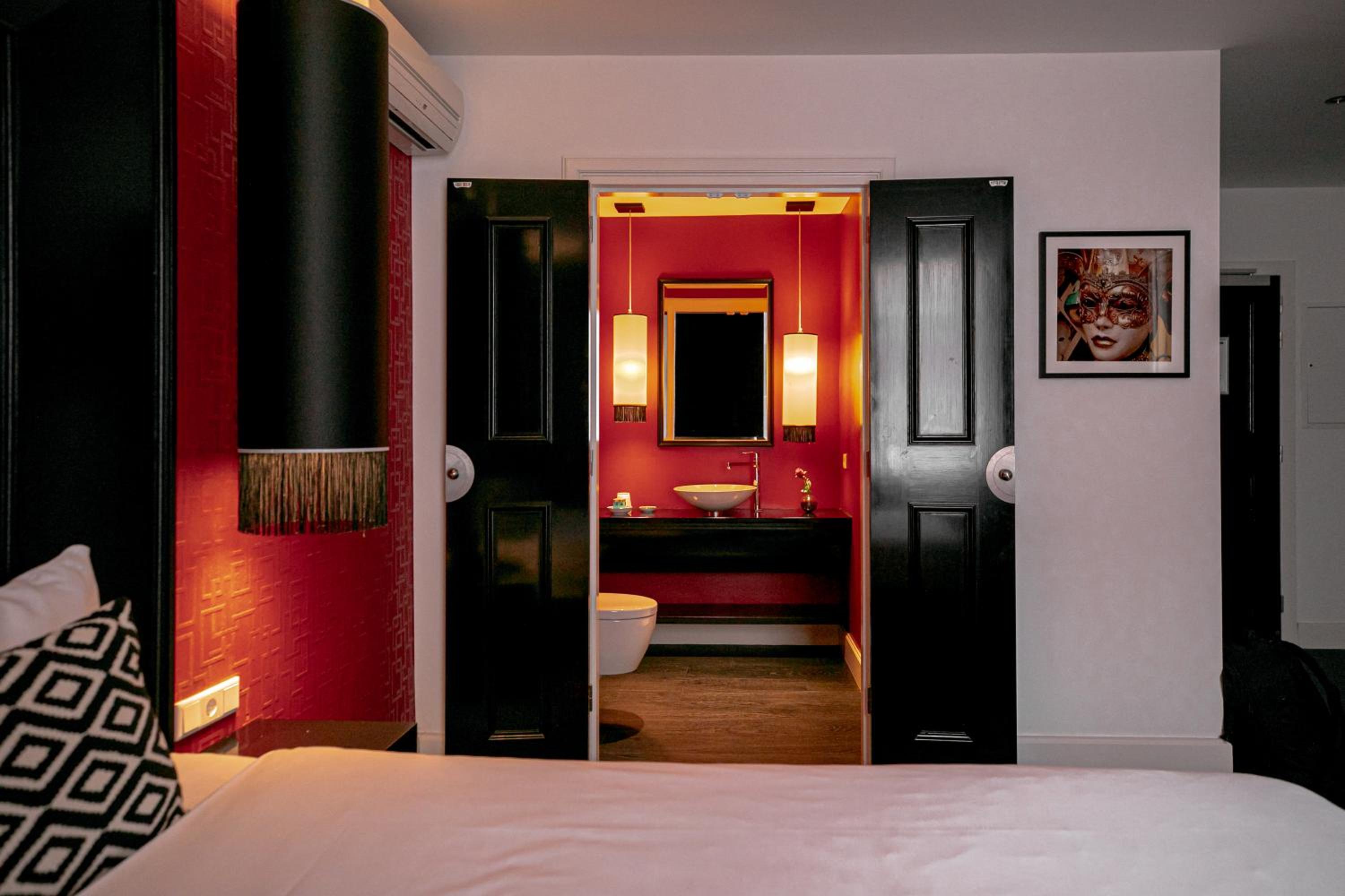 Deluxe King Room photo 2