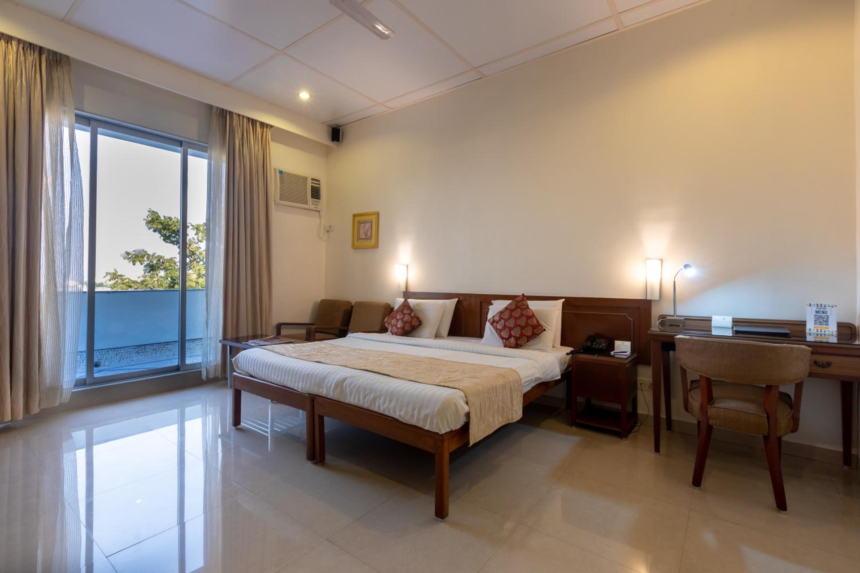 Deluxe Twin Room with Harbor View
