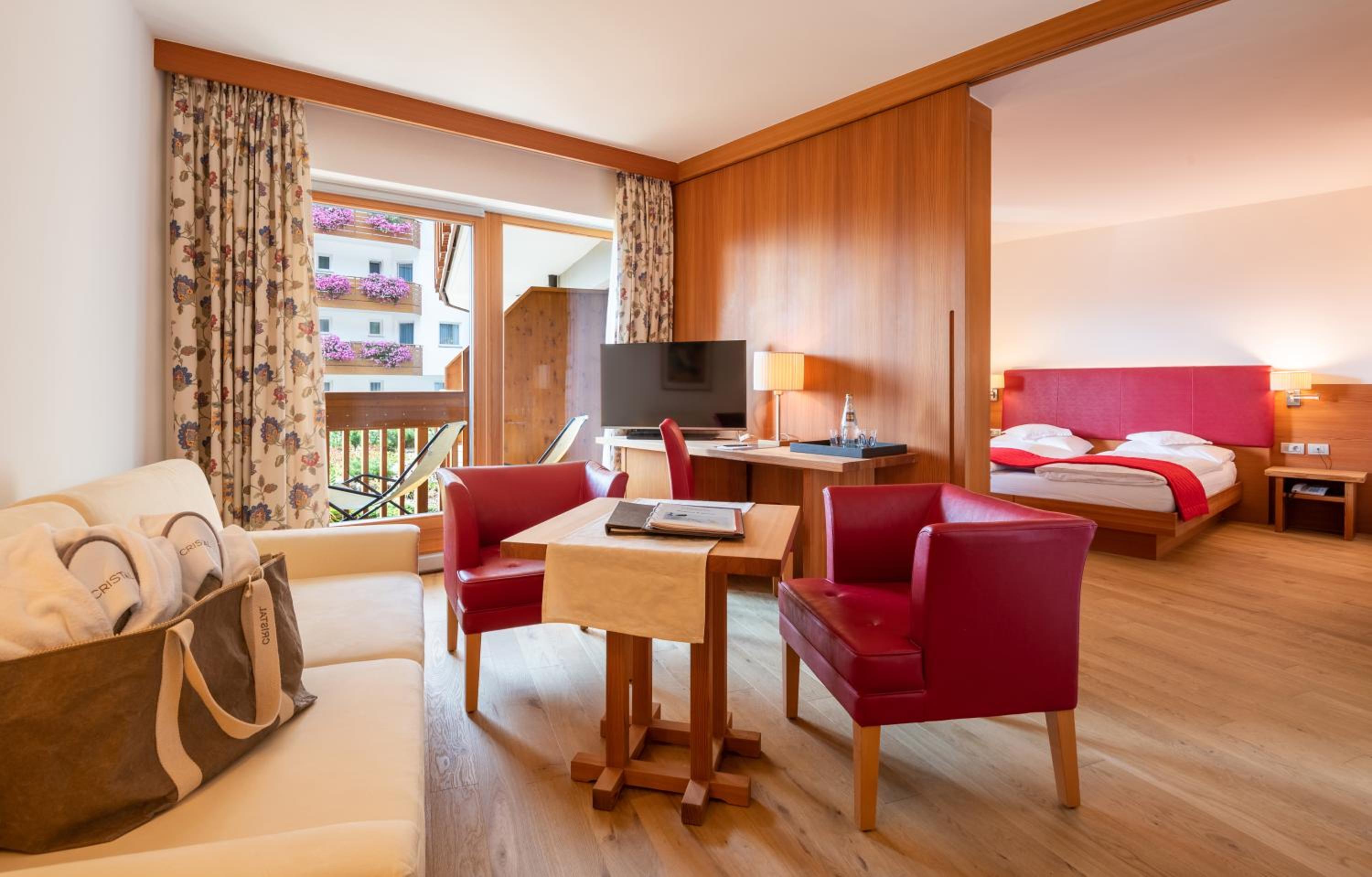 Suite - Photo 1