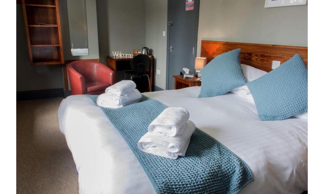 Twin Room with Private Bathroom