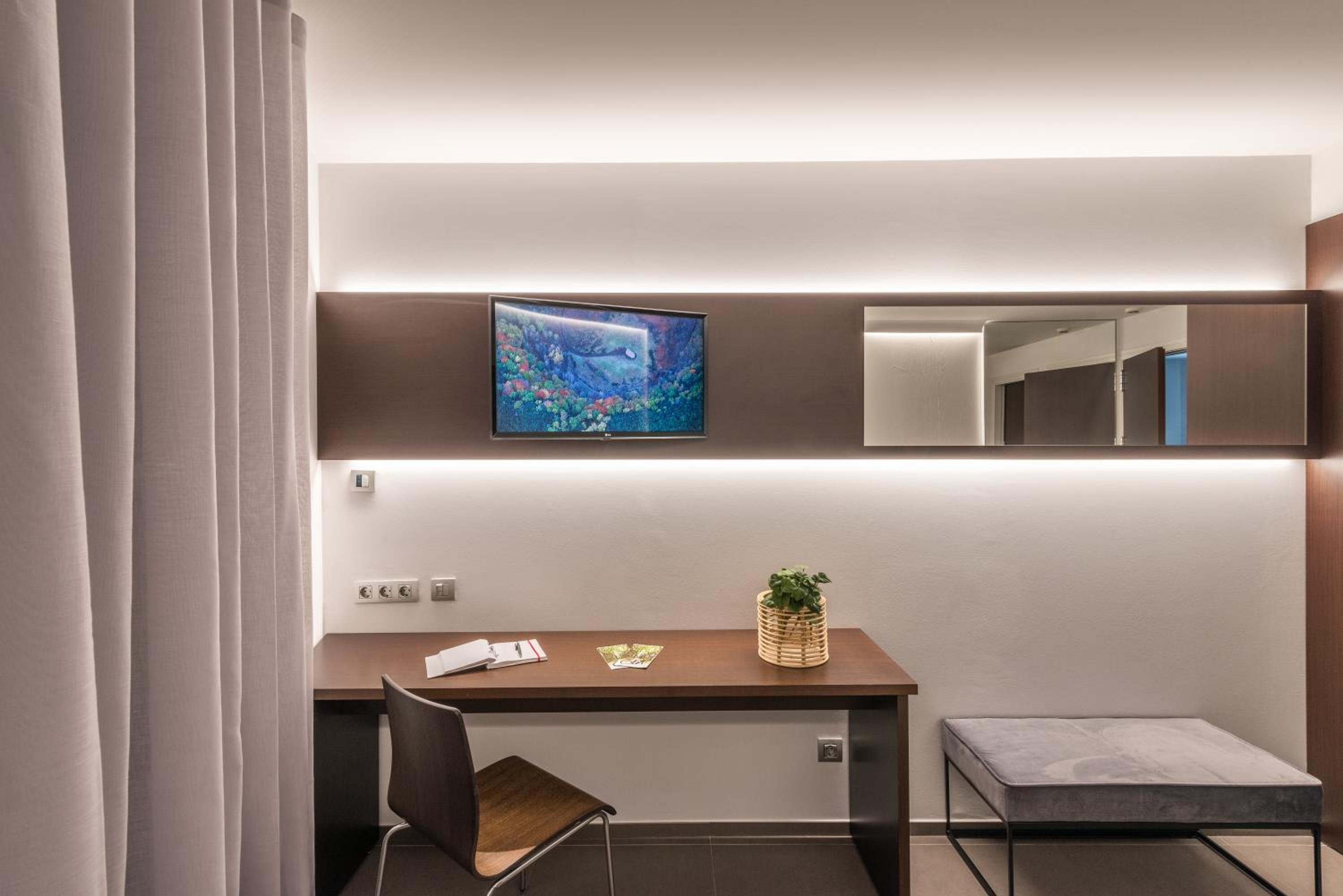 Budget Double Room photo 3