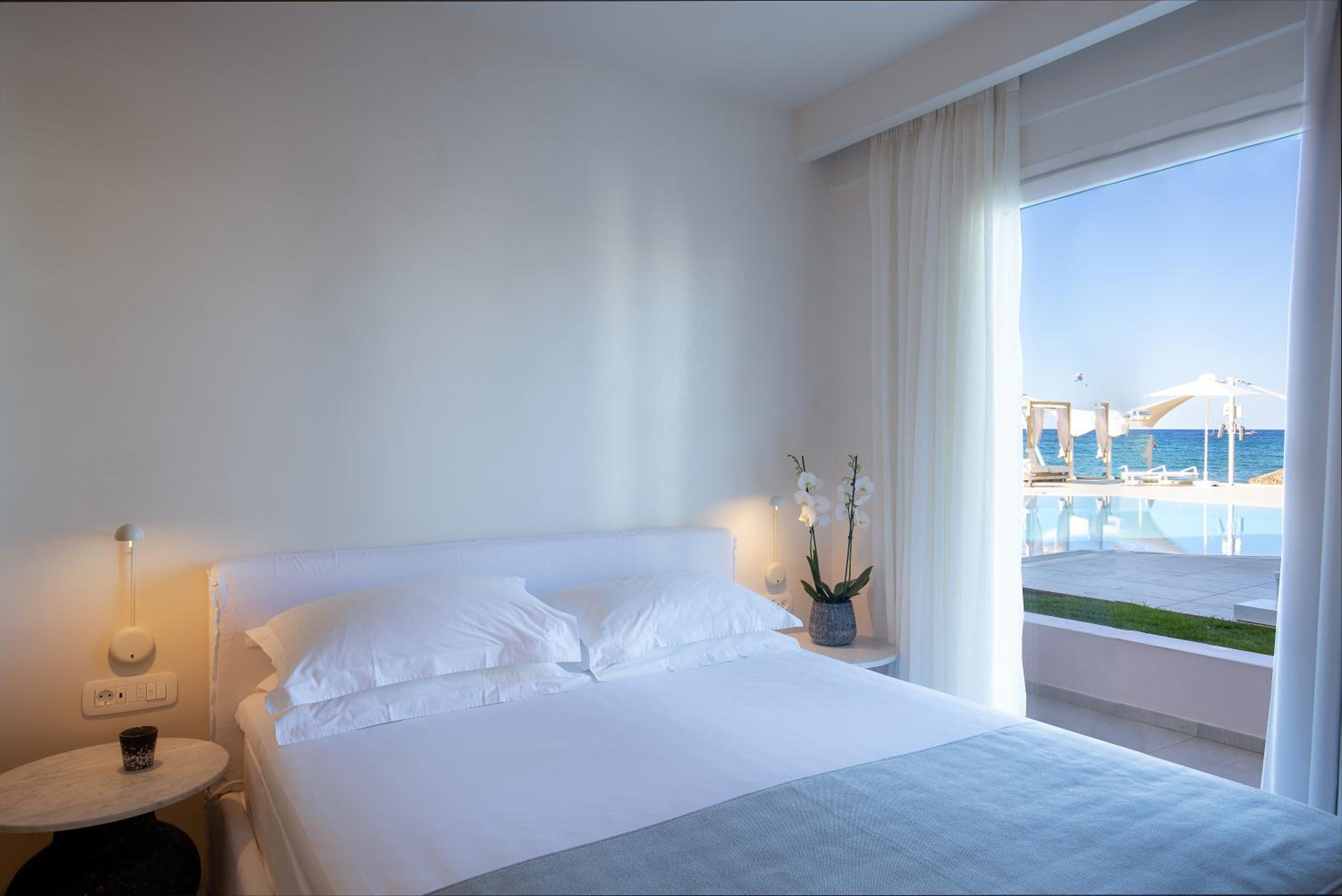 Studio with Sea View (2 Adults) - Photo 2