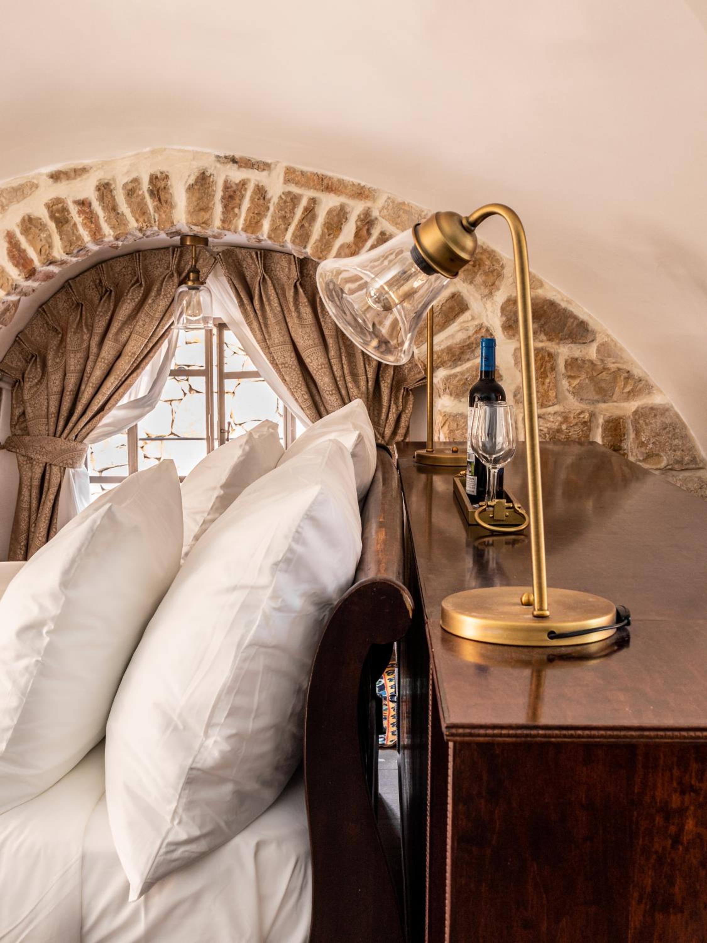 Deluxe King Suite - Photo 3