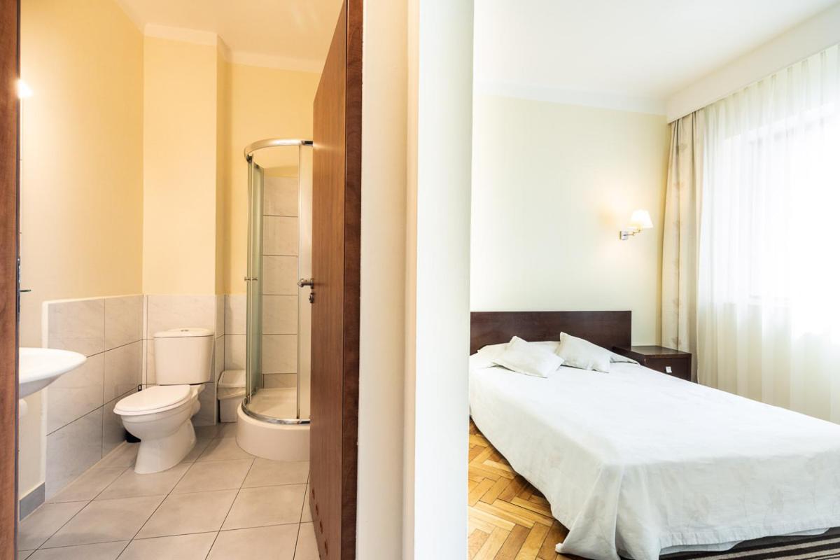 Double Room - Photo 7