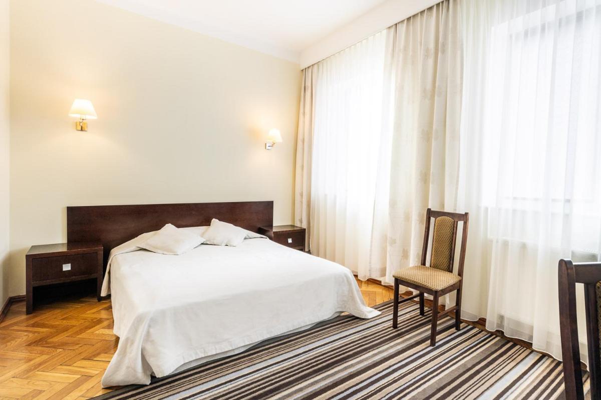 Double Room - Photo 6